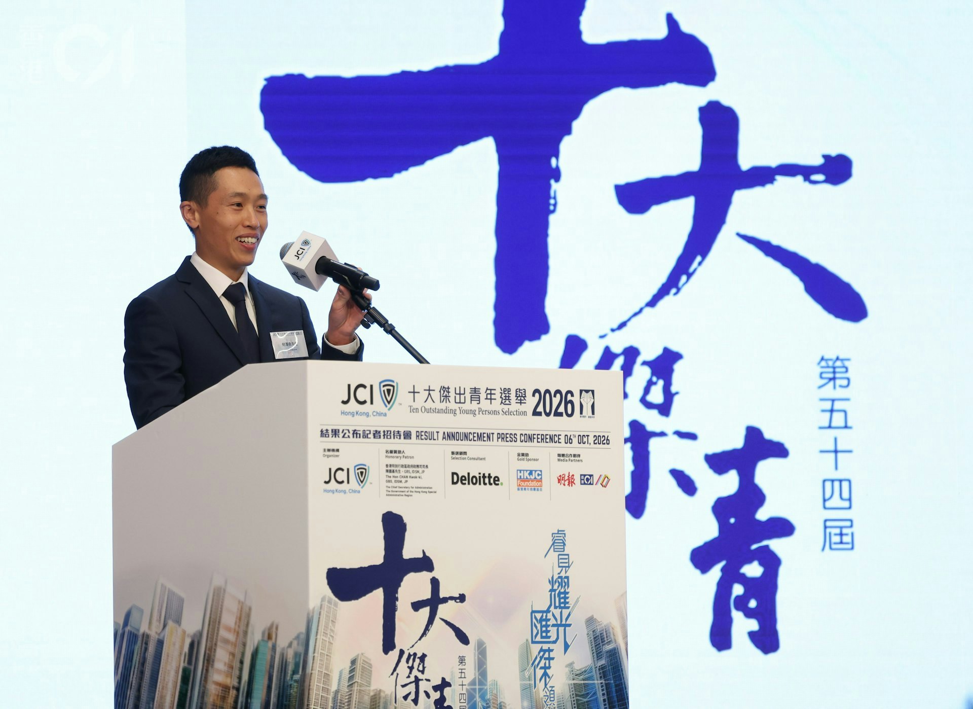 何泽尧荣膺香港首位十大杰青骑师 坠马重伤后感悟生命珍贵 何泽尧荣膺香港首位十大杰青骑师 坠马重伤后感悟生命珍贵
