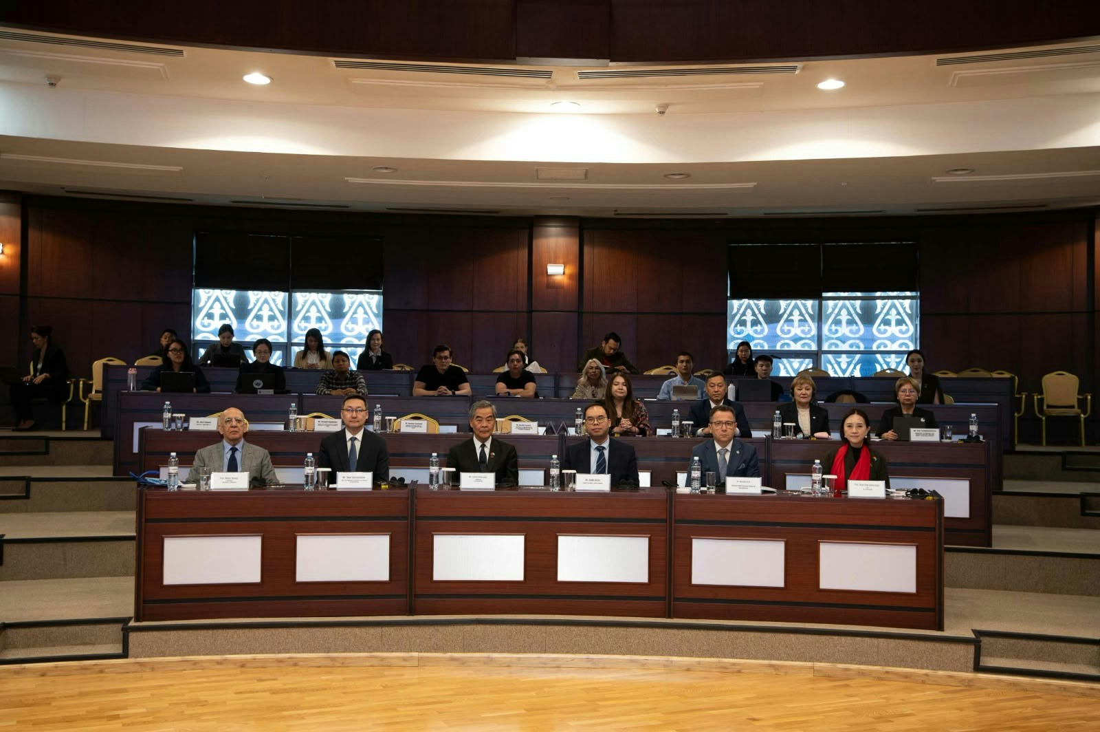 梁振英领衔共享基金会赴阿斯塔纳,推动“一带一路”高端医疗合作新进程 梁振英领衔共享基金会赴阿斯塔纳,推动“一带一路”高端医疗合作新进程