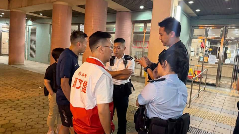 富泰邨女童|區議員上門後引述警稱不涉虐兒 兩姊妹解釋主動幫忙