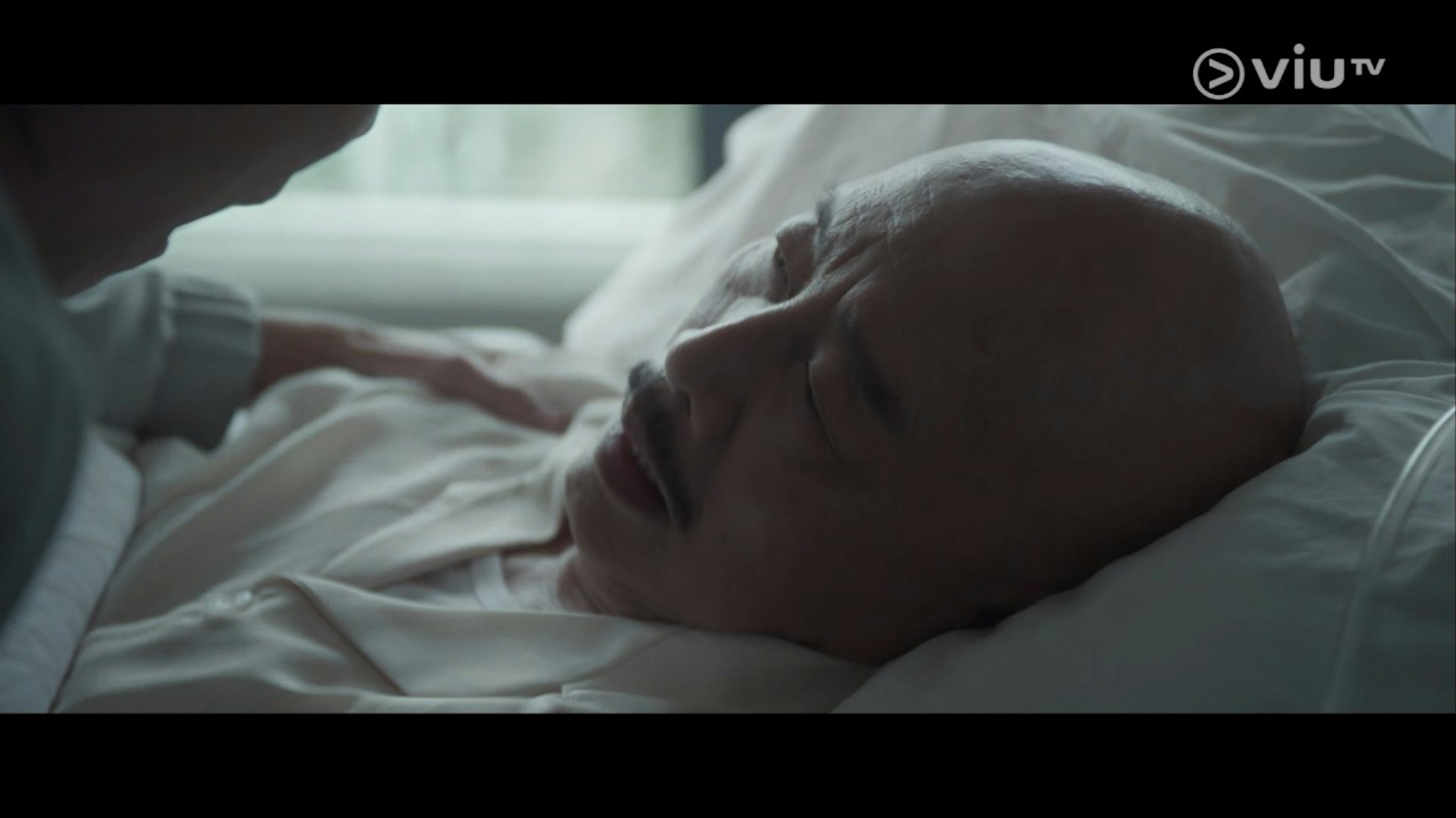 杜燕歌劇中飾演「石松」,一位已故但無法放下遺產安排的名伶。(節目截圖)