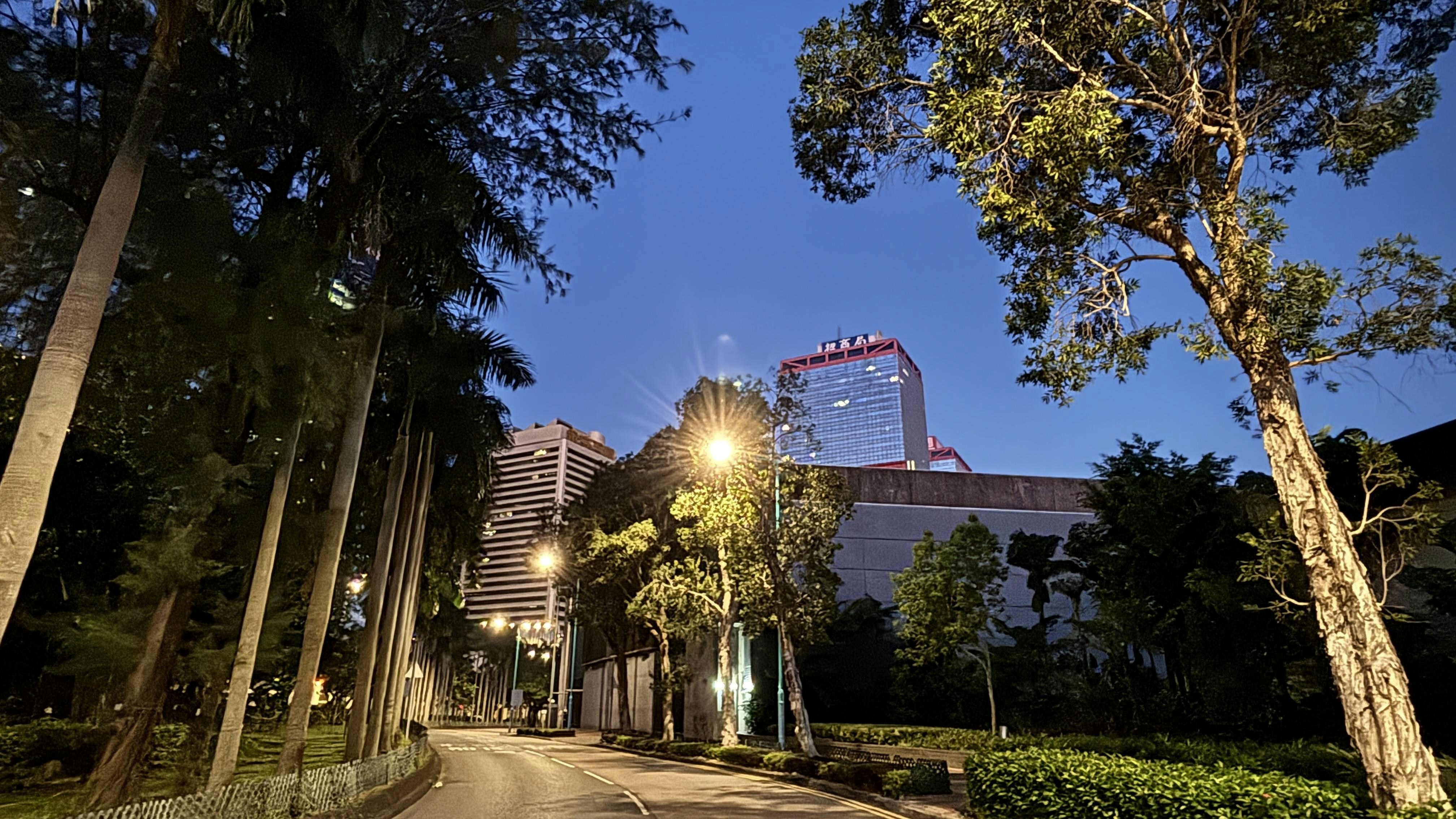 天文台預測,本港今日(10月7日)大致天晴及乾燥,早上稍涼,日間最高氣溫約30度,晚上部份時間多雲。