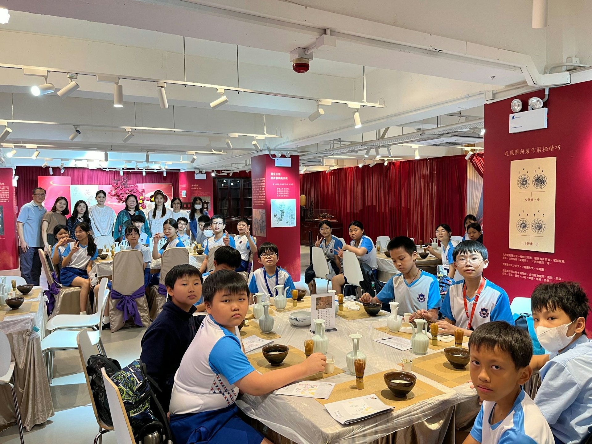 111名高小学生走进茶文化基地 沉浸式探索宋代点茶与品鉴技艺 111名高小学生走进茶文化基地 沉浸式探索宋代点茶与品鉴技艺
