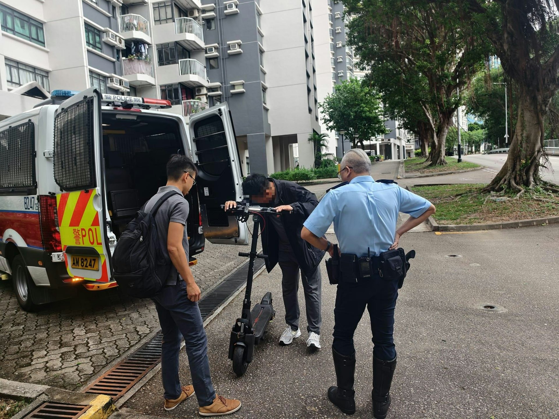 警方上周末於大嶼山展開執法行動,打擊非法使用電動可移動工具及相關違法行為。