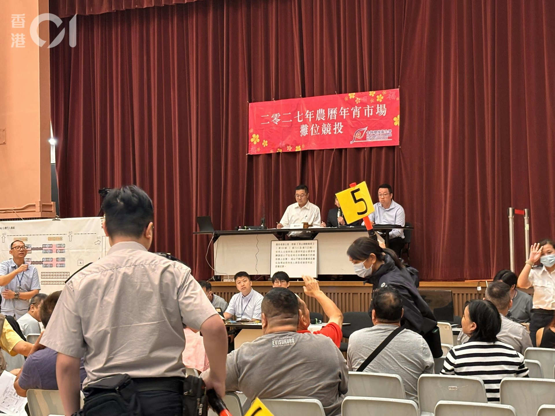维园年宵档王易主:新贵28万夺魁乐观入市,旧霸主坚守“战死”心态 维园年宵档王易主:新贵28万夺魁乐观入市,旧霸主坚守“战死”心态
