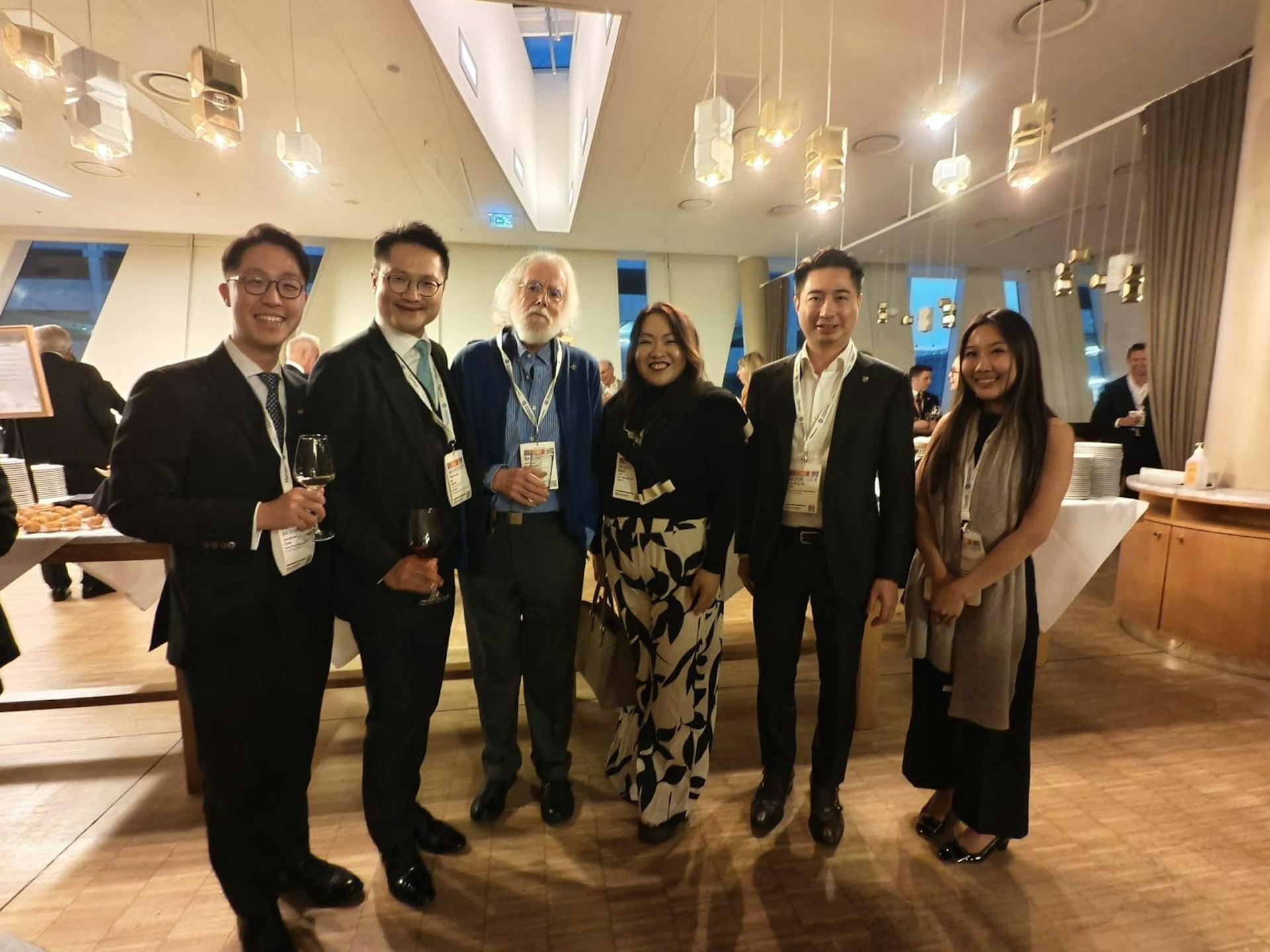 香港大律師公會代表團在丹麥哥本哈根,出席國際律師協會(International Bar Association,簡稱IBA)2026年會時,與多國包括新西蘭、德國、新加坡等代表討論法律行業的自我監管機制。