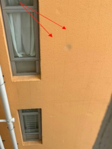 房屋署10月7日的回覆指有住戶提供照片指「部分大樓外牆橫直裂紋遍布」。