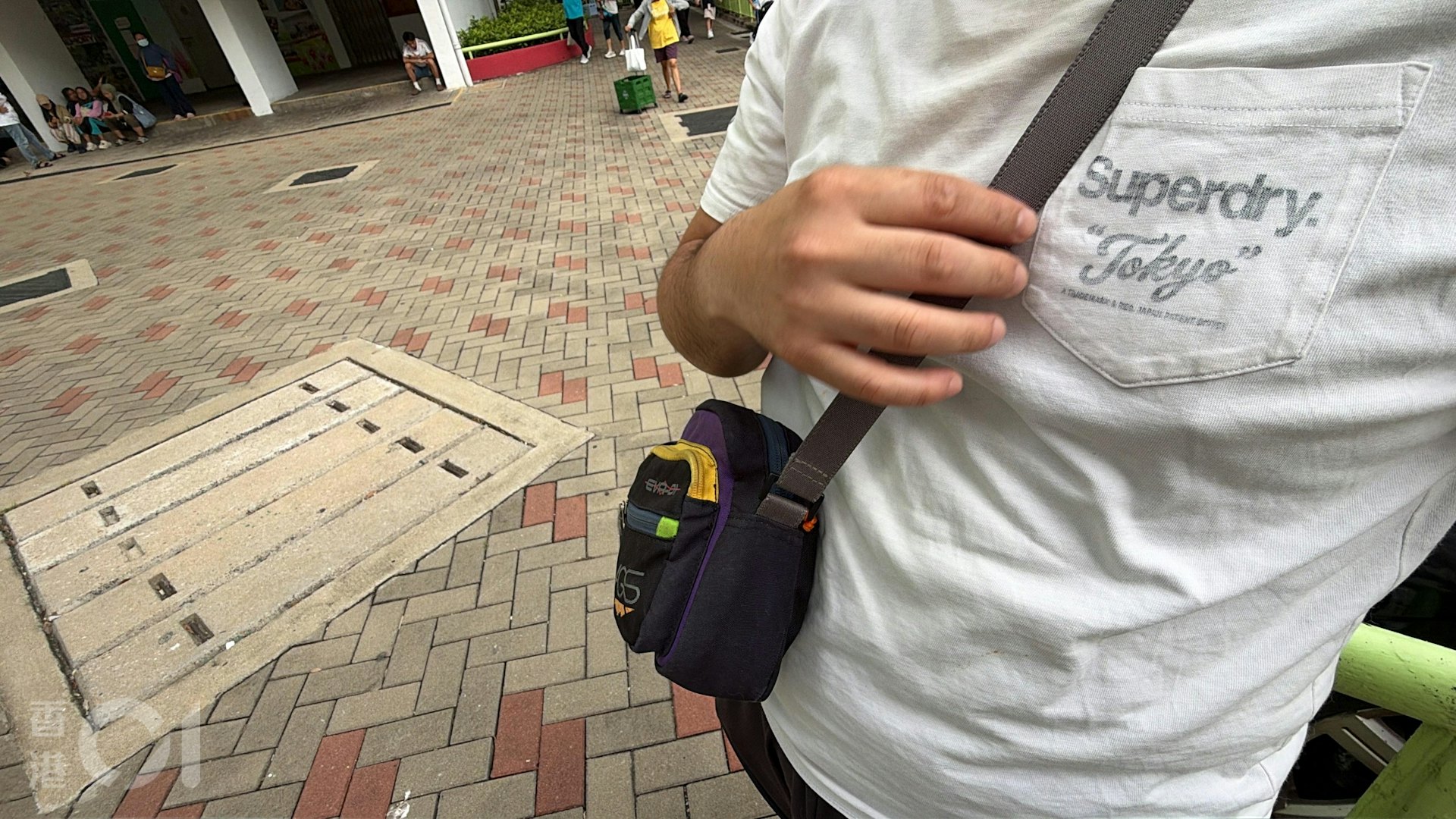 葉先生指,該批啤酒的重量成年人亦難以負荷,批評家長罔顧小朋友的承受能力,做法絕對不正確。他又稱事件應交由學校、社工及警方等專業部門跟進,不應將事件過度放大,以免影響女童的心理健康。