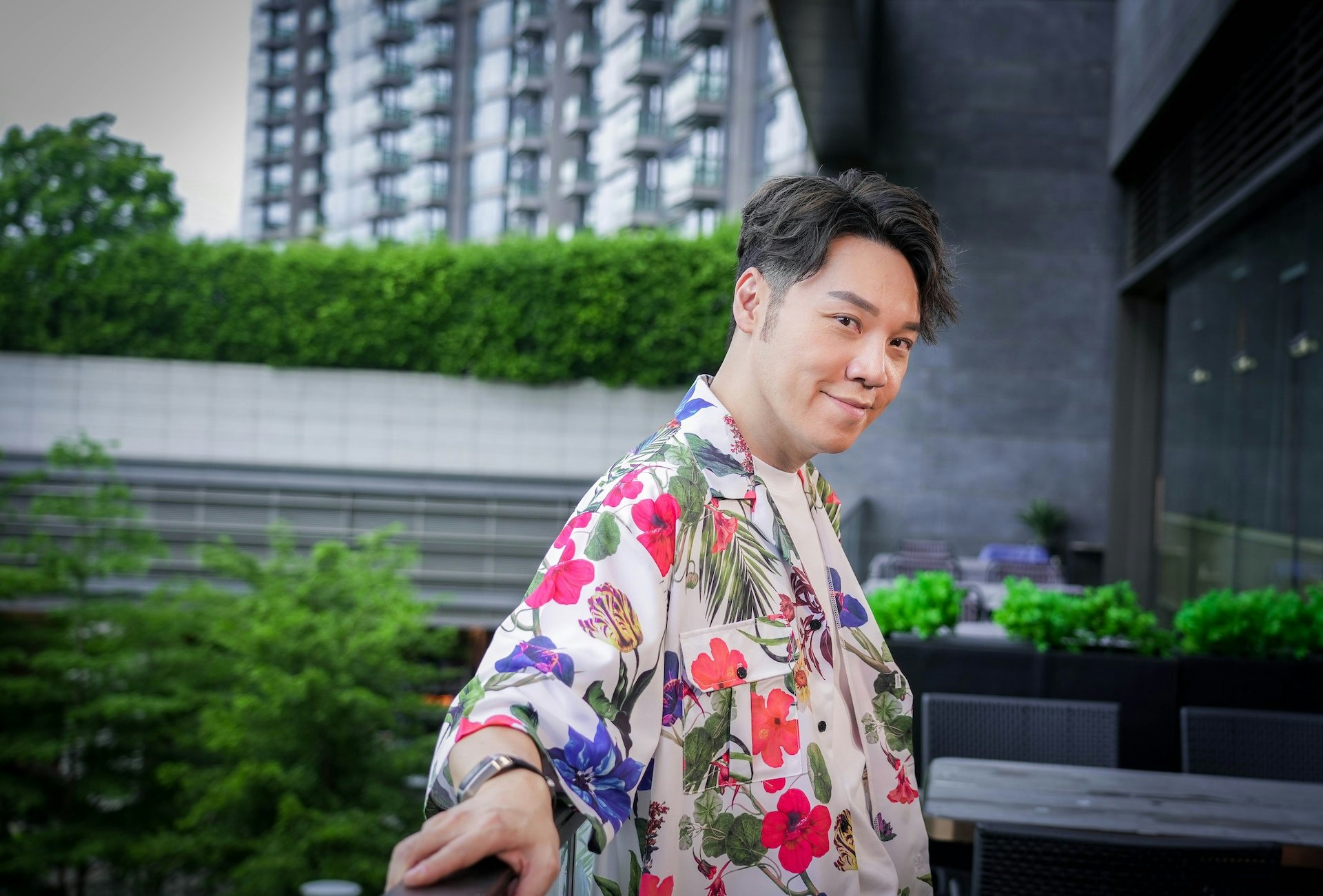 梁思浩評王賢誌:「可能佢身邊好多人吹捧佢……佢擺個牌頭太犀利,令到佢都好難落返嚟。」