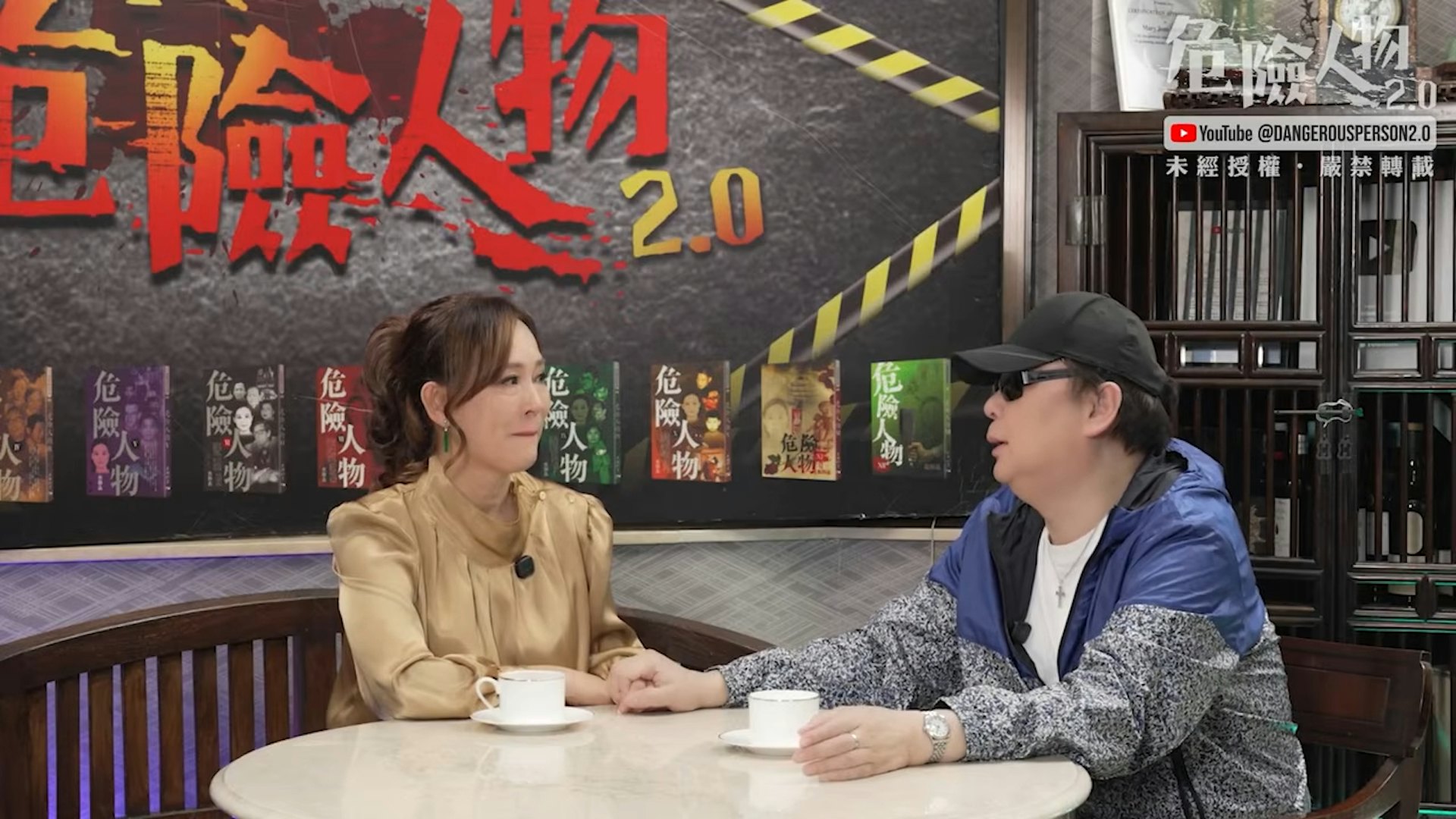 蔡楓華也哽咽:「你都知我一定經過好多好多嘢,一定出過事,點會因為嗰啲咩剎那光輝永恆,點會係嗰啲咁嘅嘢?一定有事。」(YouTube@危險人物2.0)