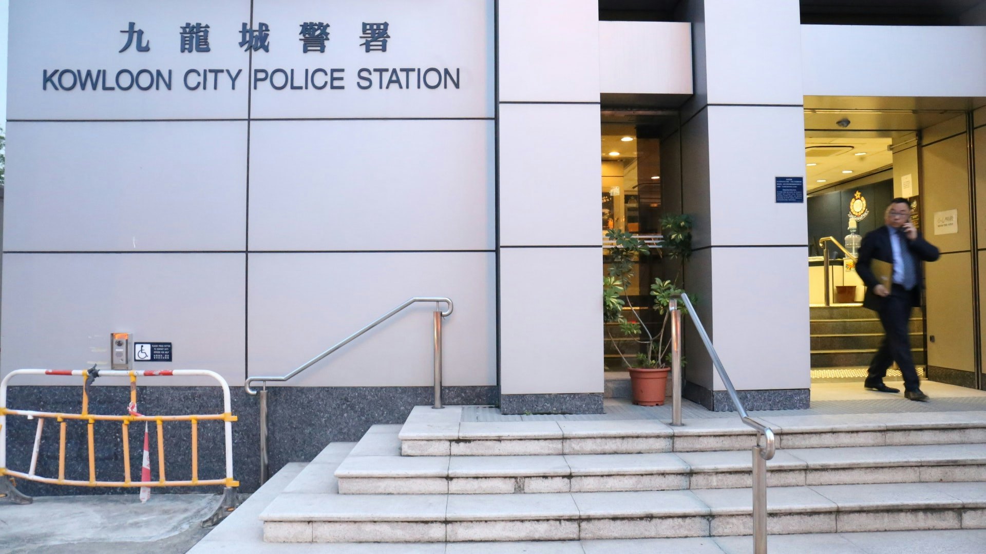九龍城5歲男童疑遭掌摑致臉痛送醫,母親報警後37歲菲籍女傭被捕 九龍城5歲男童疑遭掌摑致臉痛送醫,母親報警後37歲菲籍女傭被捕