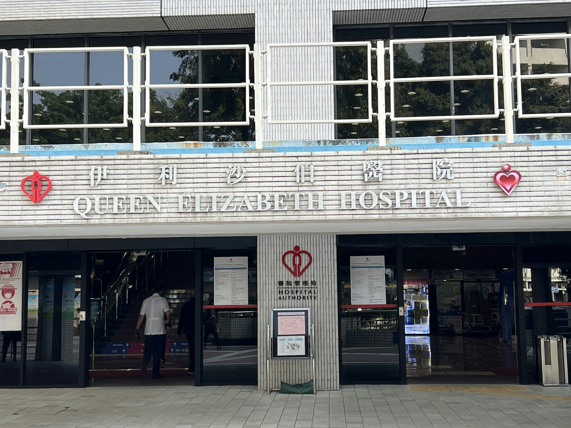 男童臉部疼痛,清醒被送往伊利沙伯醫院接受檢查。