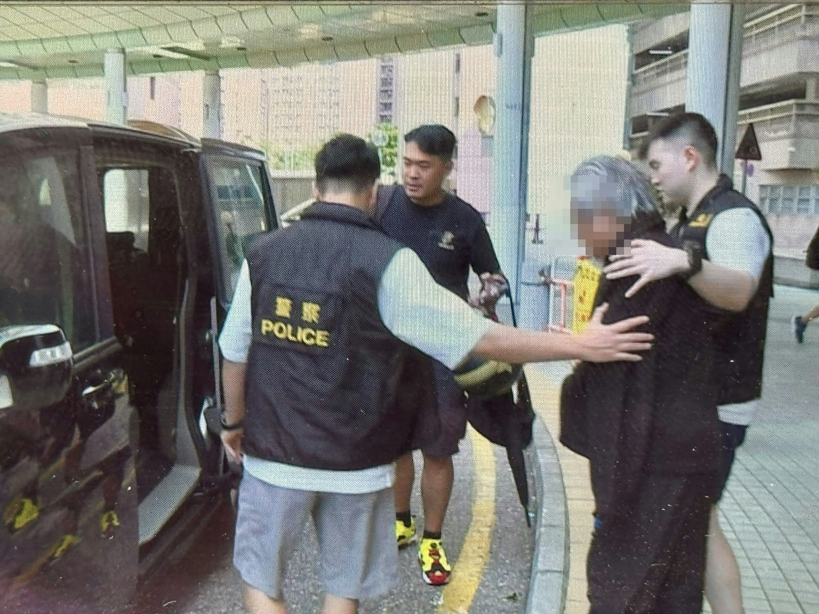鄧家彪陳沛良辦事處淋油|疑犯不滿「議員幫唔到手」 戴頭盔犯案