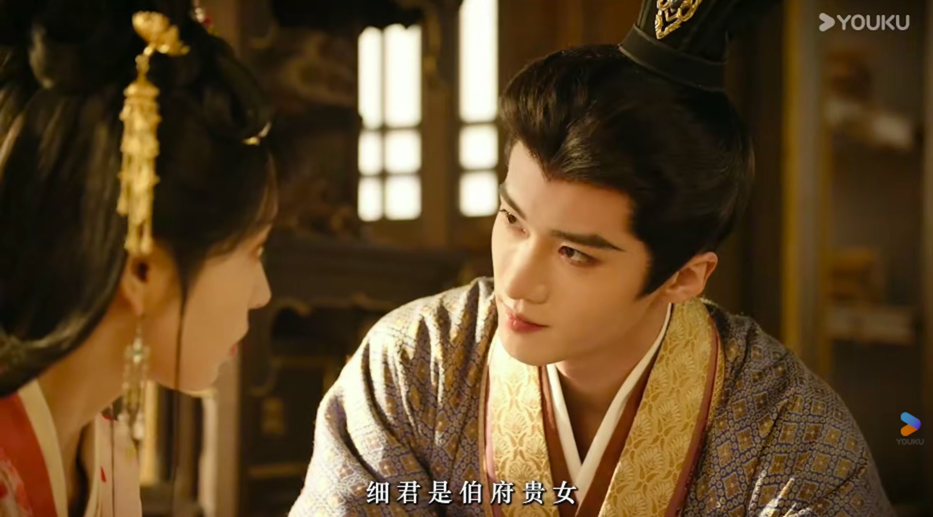 由內地當紅花旦田曦薇與前韓國男團PENTAGON成員閆桉主演30集古裝劇《嫁金釵》。(《嫁金釵》預告片截圖)