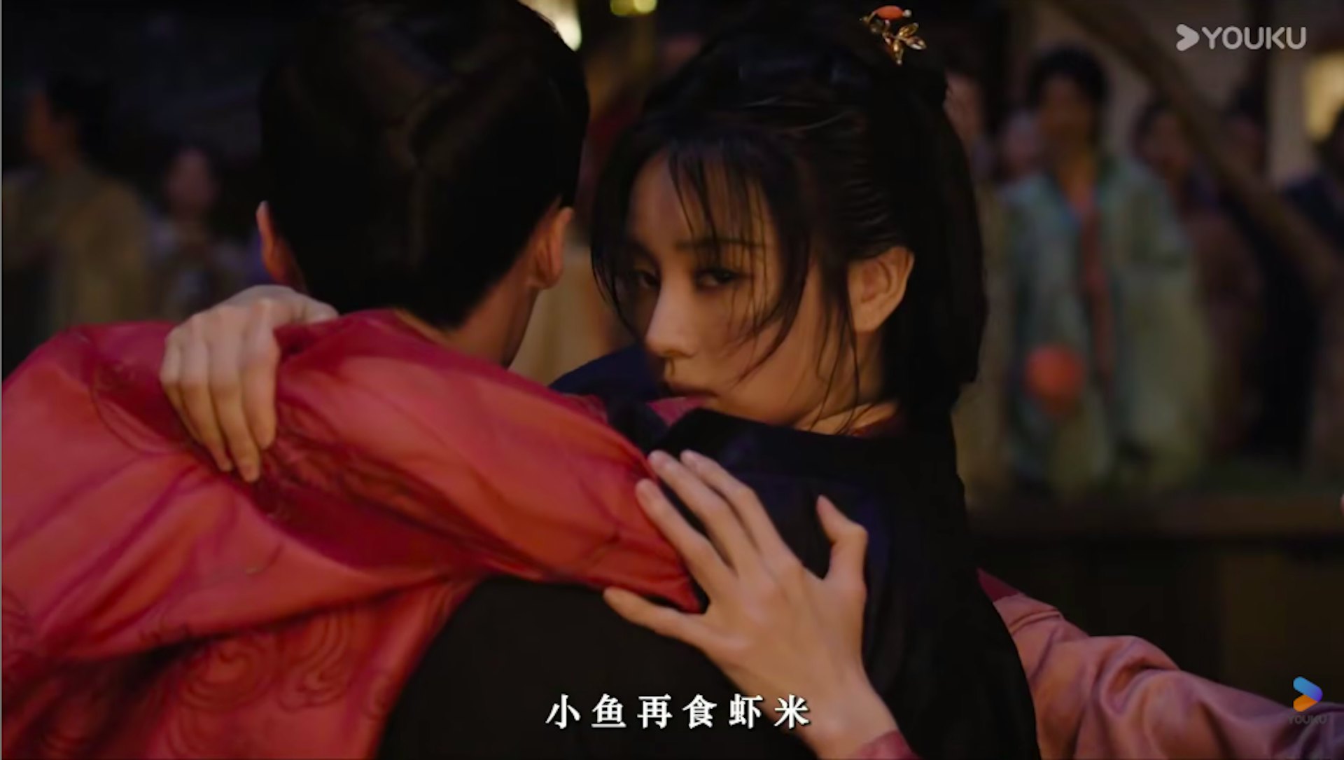 田曦薇此次打破過往「甜妹」(甜美可愛)標籤,同時飾演隱忍堅韌的魏嬈與心狠手辣的君黛。(《嫁金釵》預告片截圖)