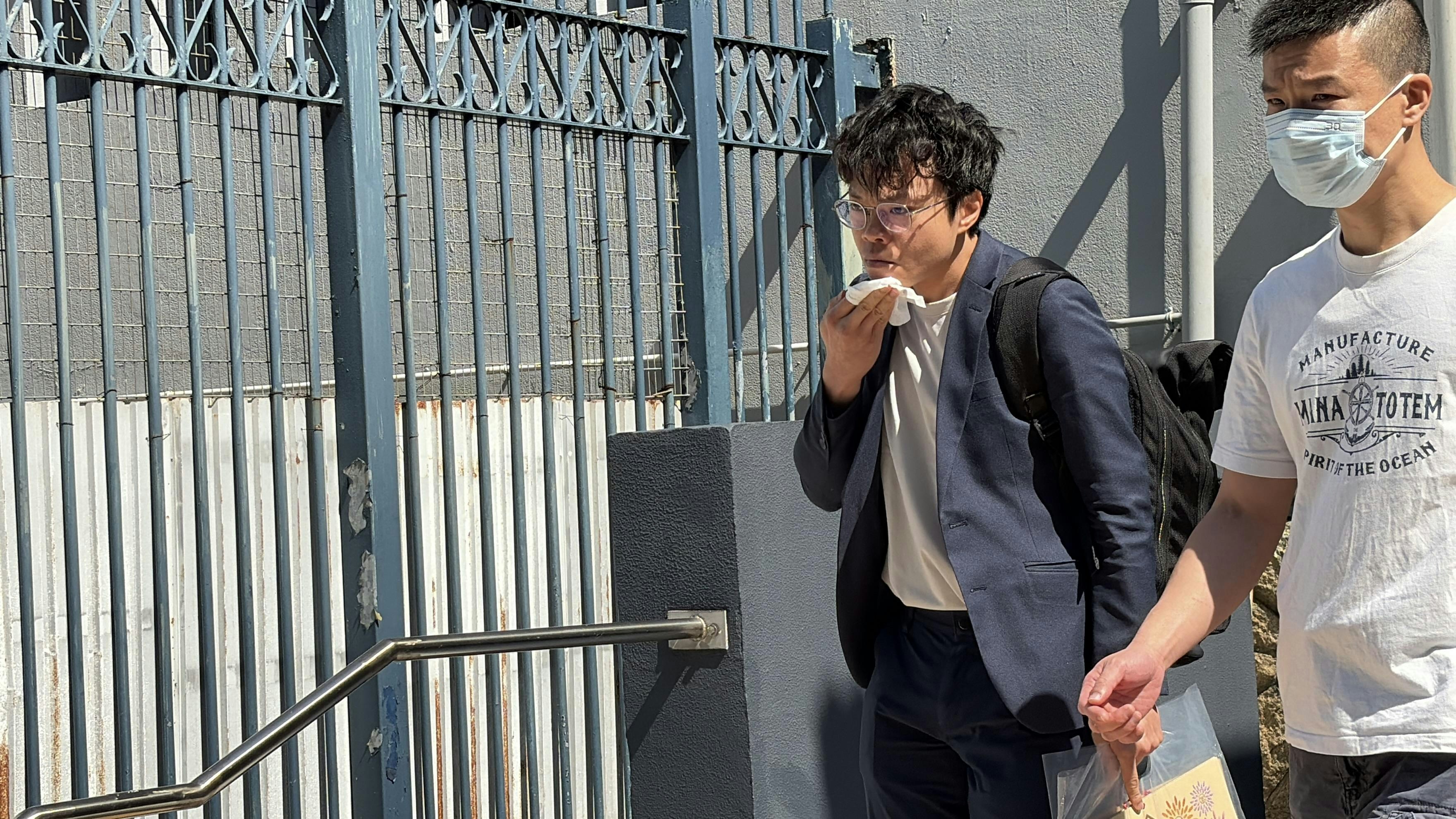 兩名被捕人士包括前本土組織「北區動源」成員黃嘉浩,今日(8日)下午獲准保釋離開。