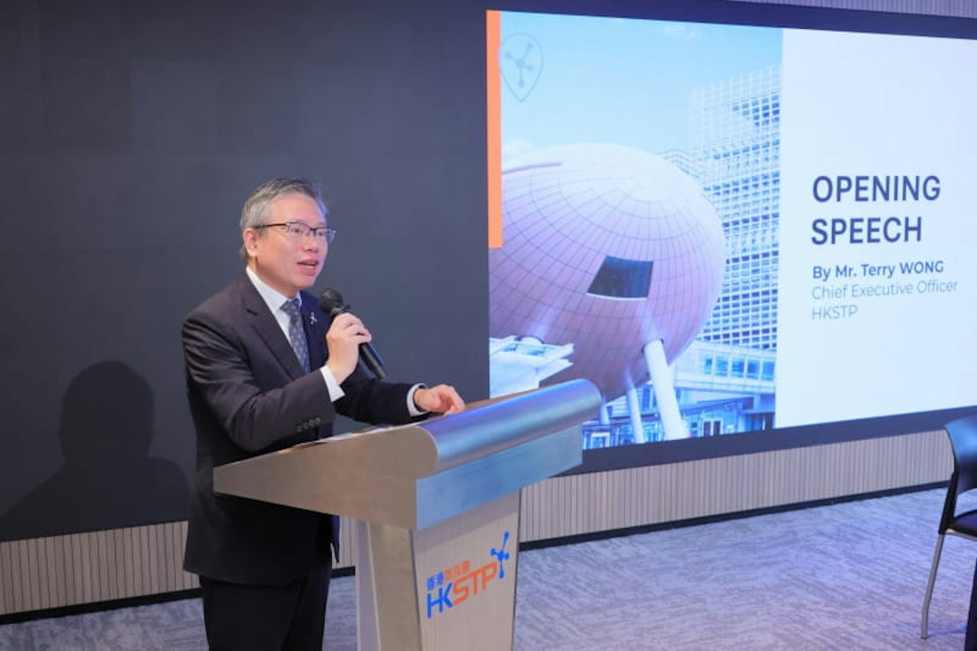 科技園公司行政總裁黃秉修表示,香港創科要走向世界,首先要有成功的經驗及案例,署方的項目正好提供這個實證,將本地成功案例帶到國際市場,達至雙贏局面。