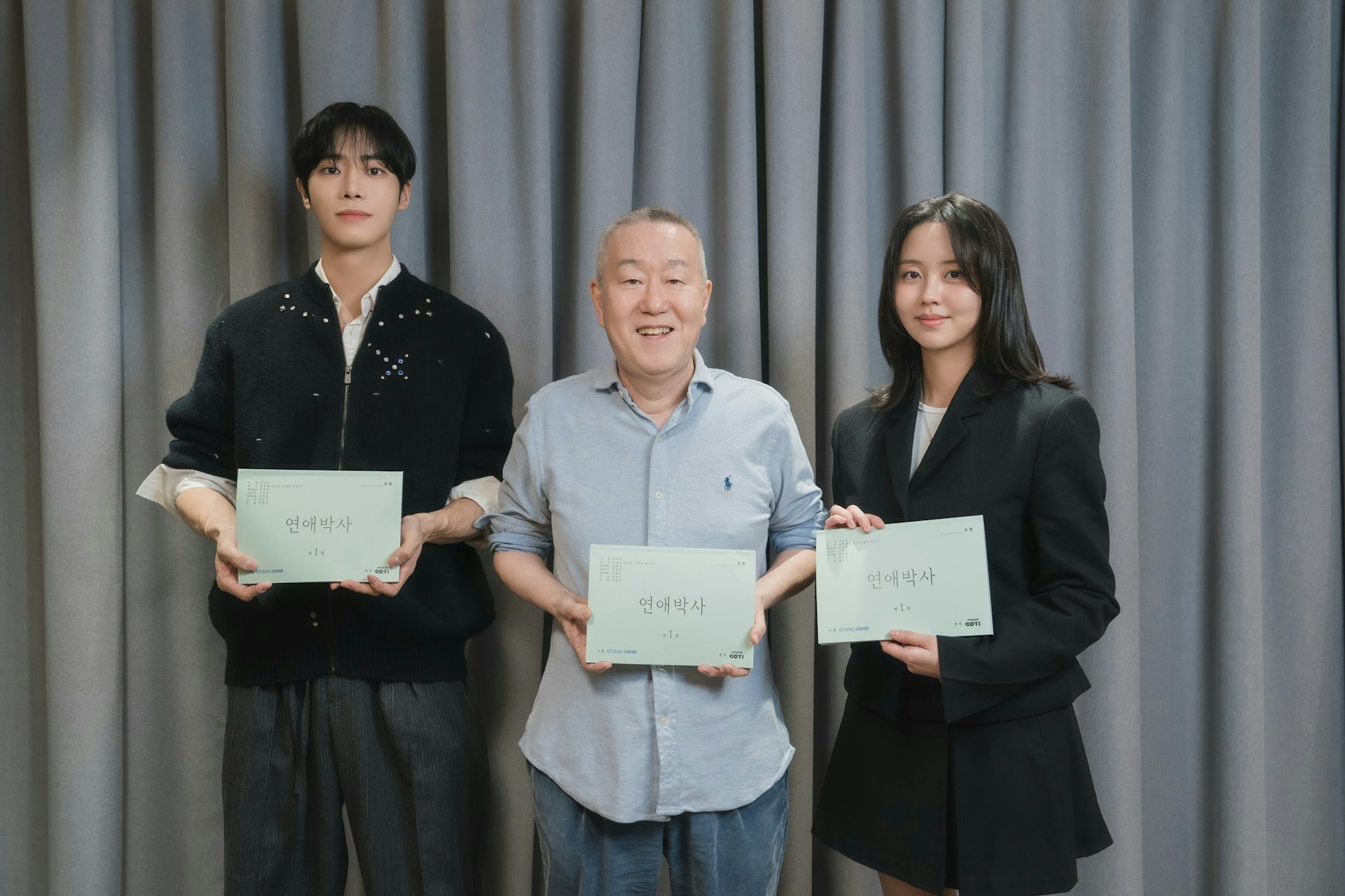 《戀愛博士》導演安畔錫曾執導《白色巨塔》、《密會》、《經常請吃飯的漂亮姐姐》及《畢業》等多部經典韓劇,並兩度榮獲百想藝術大賞電視部門最佳導演獎。(IG@wow_kimsohyun)