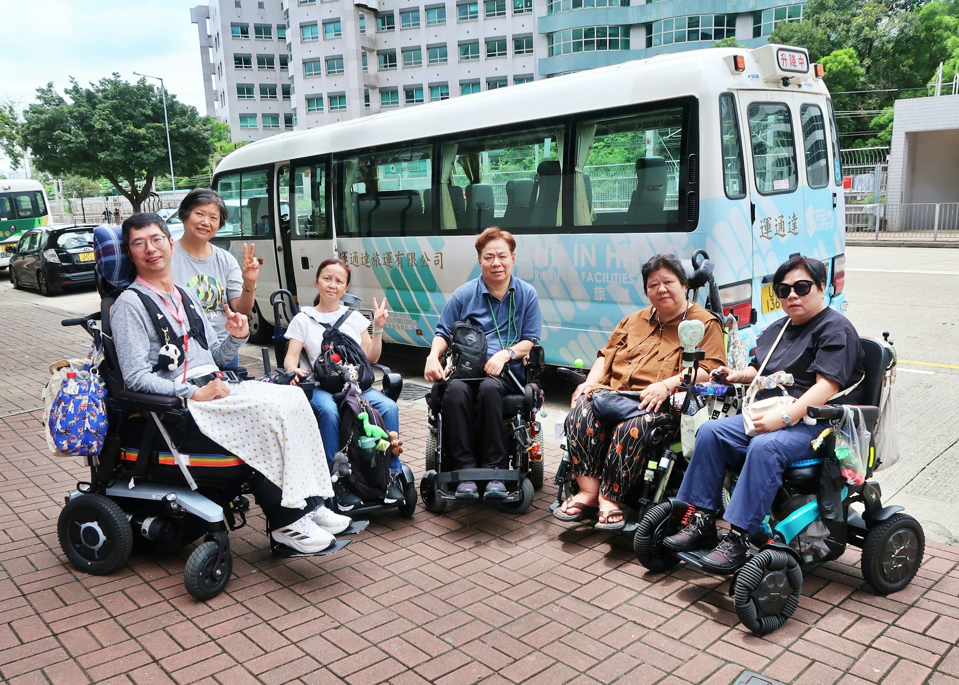 立法會社福界議員陳文宜今年9月初,與殘疾人士跟照顧者到3間內地院舍參觀及試住,了解在內地共居的可行性,Rita(左二)跟文鍵(左一)也有參與。
