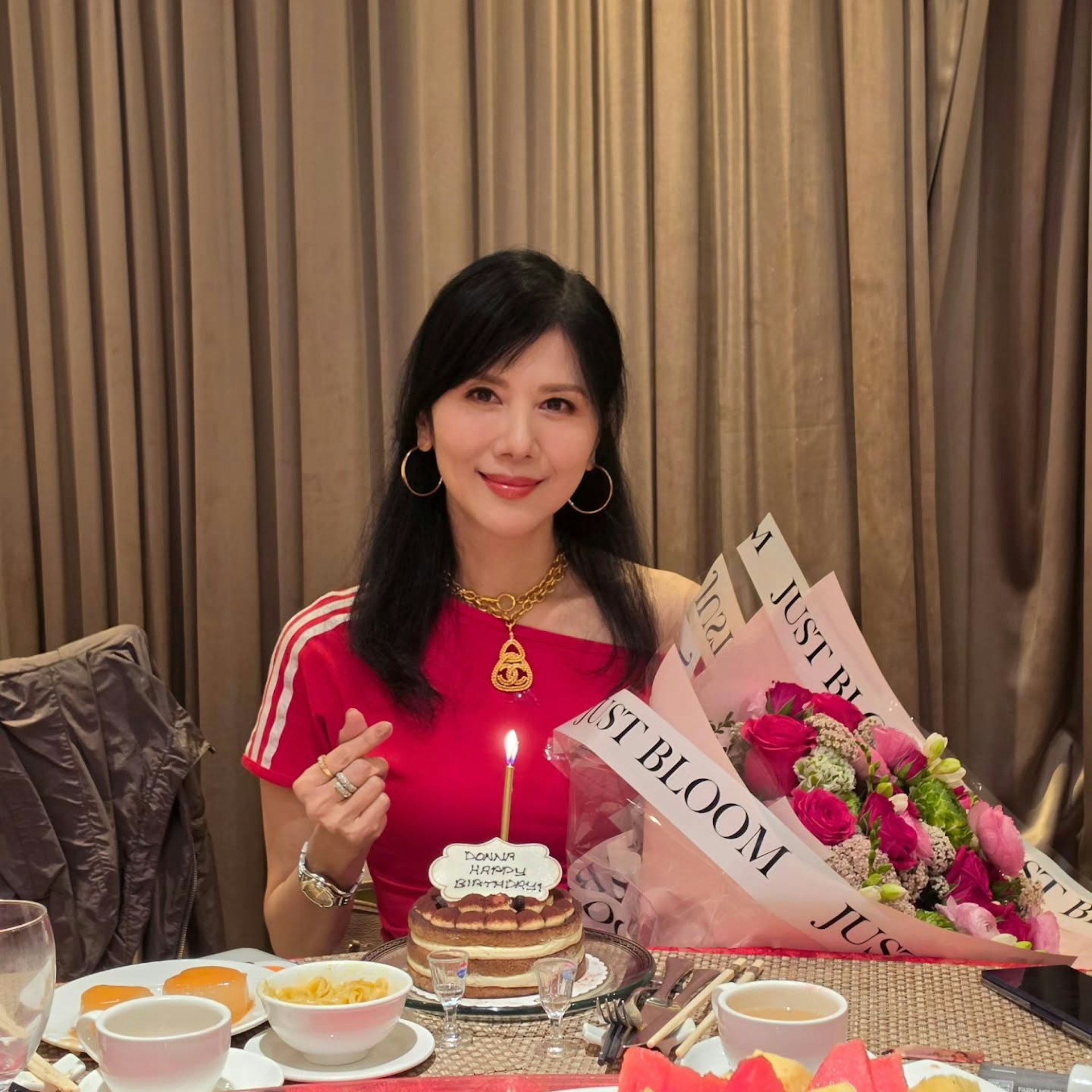 59歲朱潔儀曬生日照狀態絕佳 淡出幕後成畫家 淺水灣豪宅生活寫意 59歲朱潔儀曬生日照狀態絕佳 淡出幕後成畫家 淺水灣豪宅生活寫意