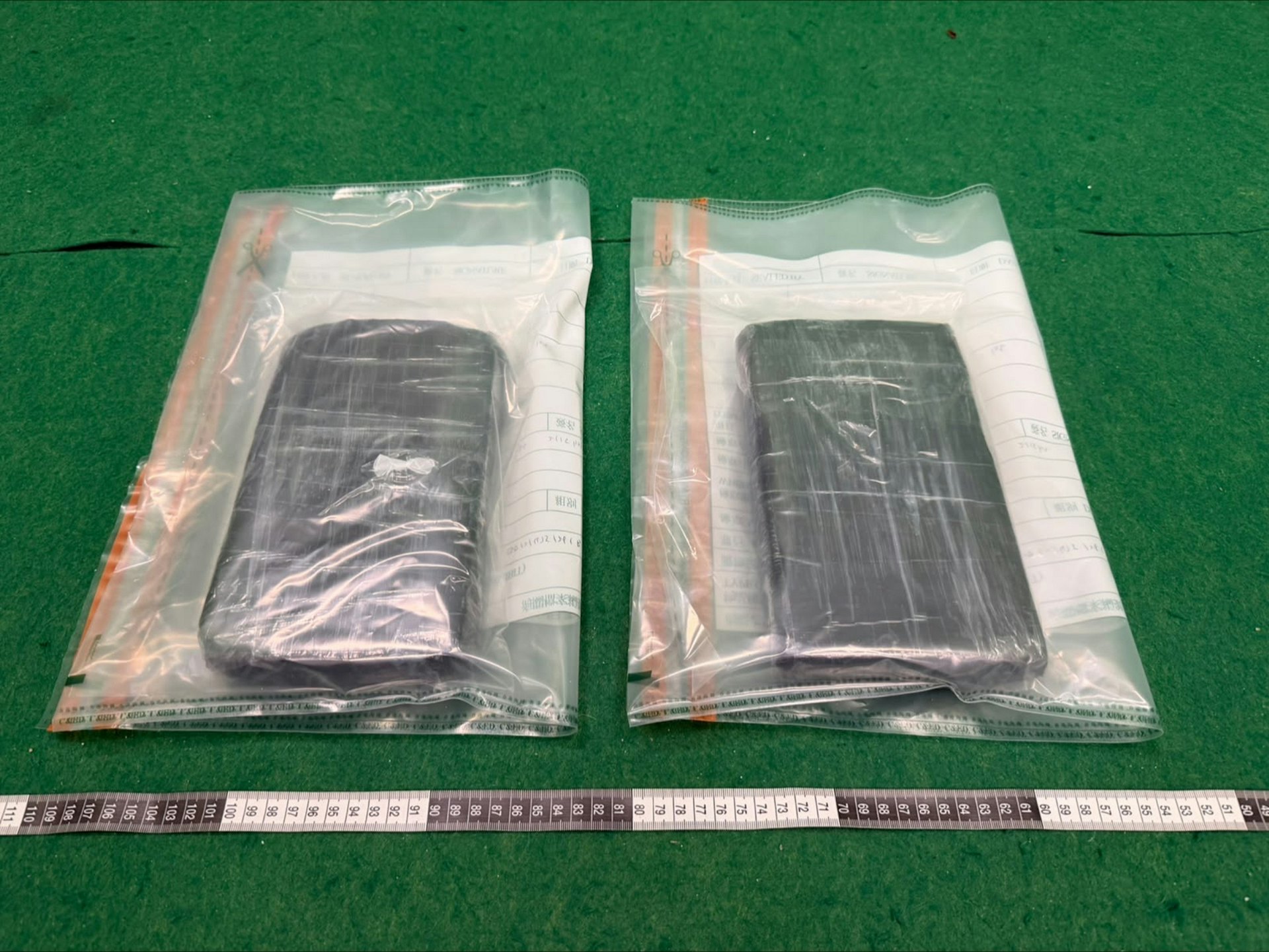 香港海關截獲255萬毒品:內地男女分別經檳城曼谷入境被控 香港海關截獲255萬毒品:內地男女分別經檳城曼谷入境被控