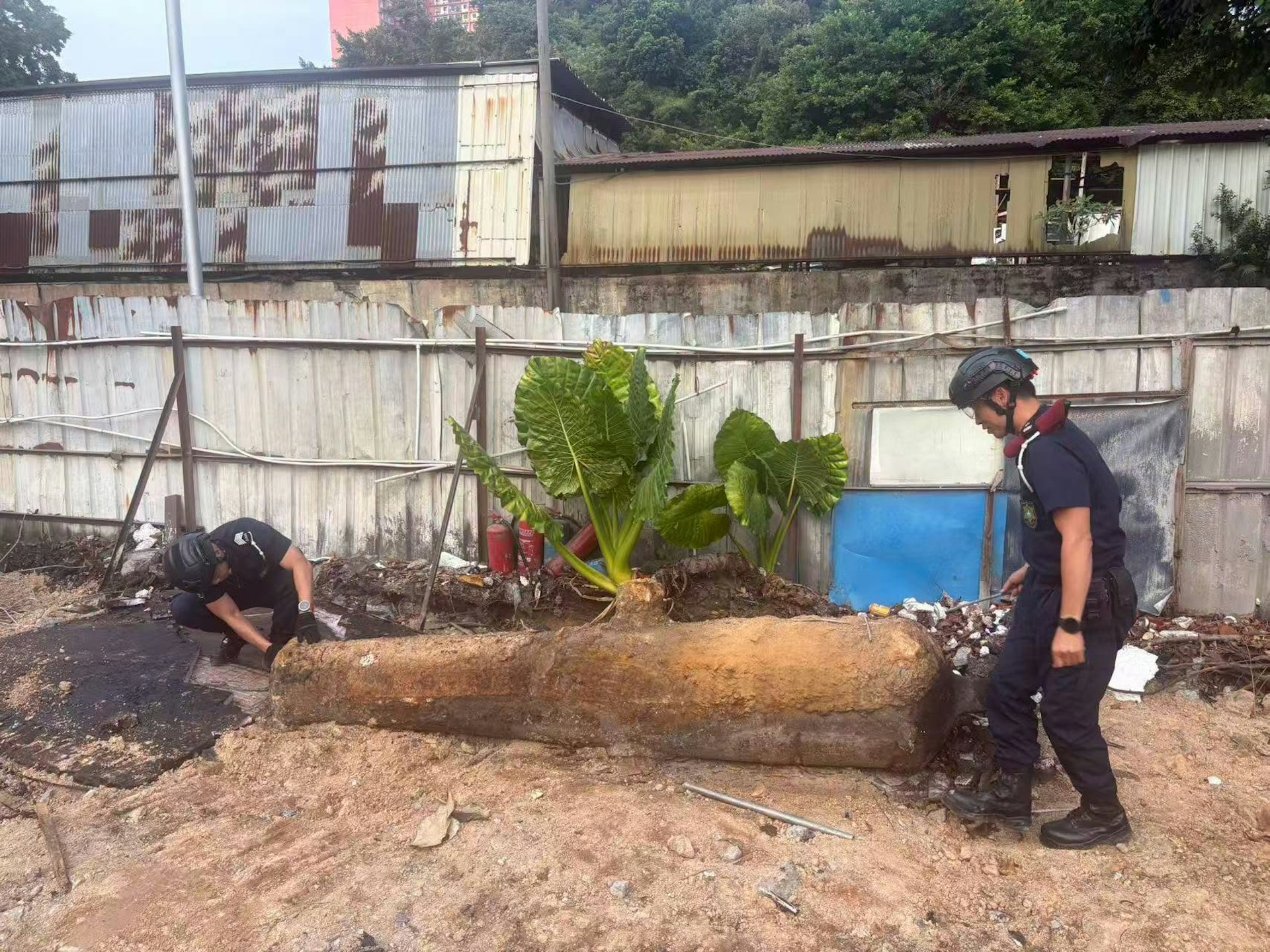 青洲工地惊现3.1米古炮管,拆弹专家排除隐患后移交文化局 青洲工地惊现3.1米古炮管,拆弹专家排除隐患后移交文化局