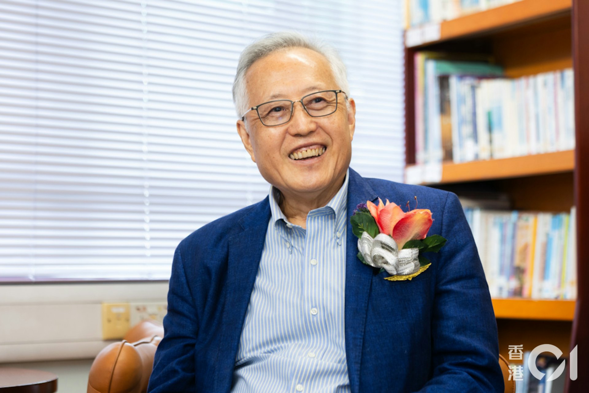 郭兴坤会长8岁入读元朗商会小学,兄、妹及子女也是元朗商小校友。他亦是元朗商小第11届杰出校友,曾任家长会主席、校友会主席、校监、校董,现在是元朗商小荣誉校董。