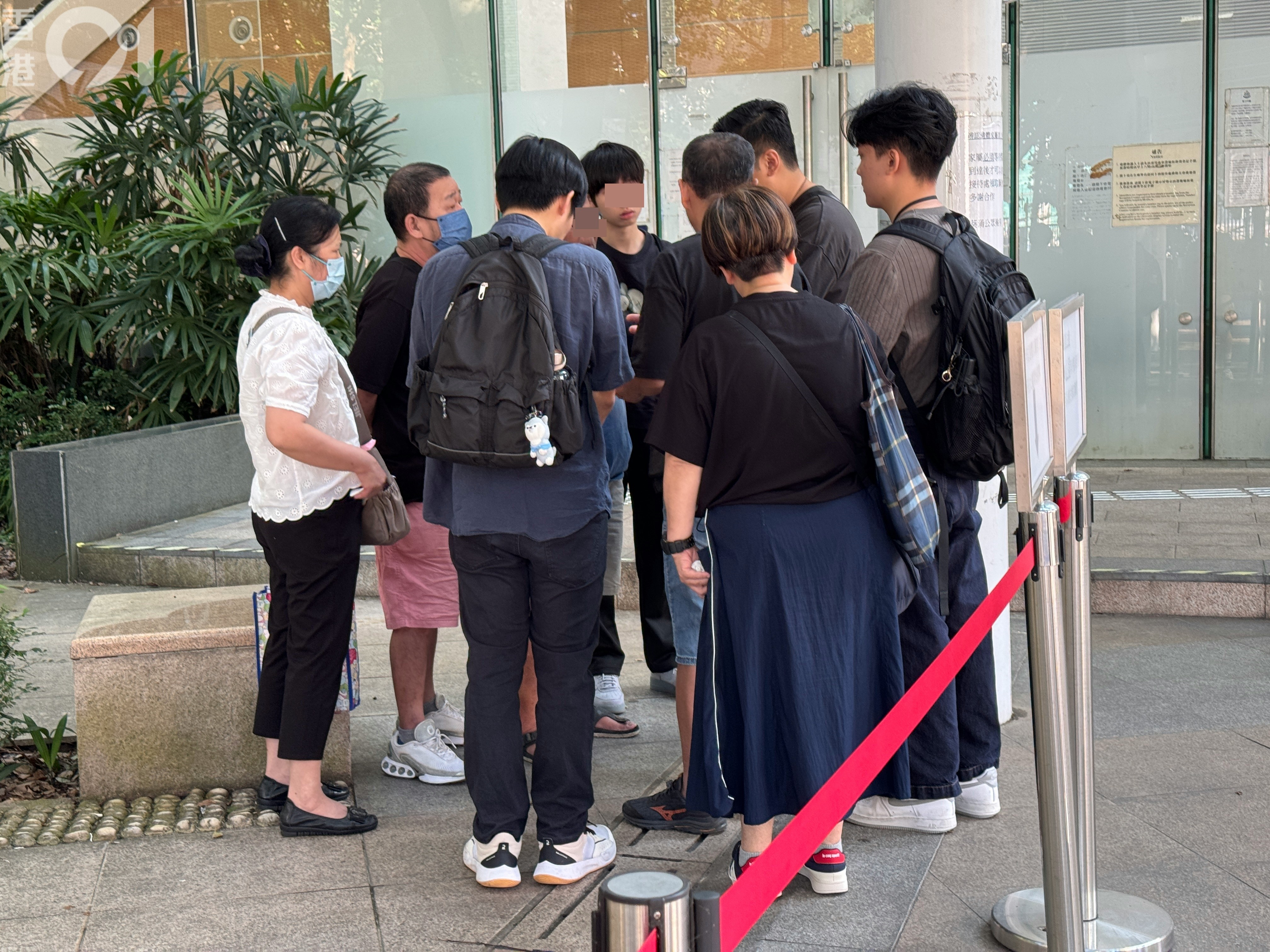 東涌工地墜樓意外:34歲男工人不幸喪生,家屬悲痛認屍並追問事件細節 東涌工地墜樓意外:34歲男工人不幸喪生,家屬悲痛認屍並追問事件細節