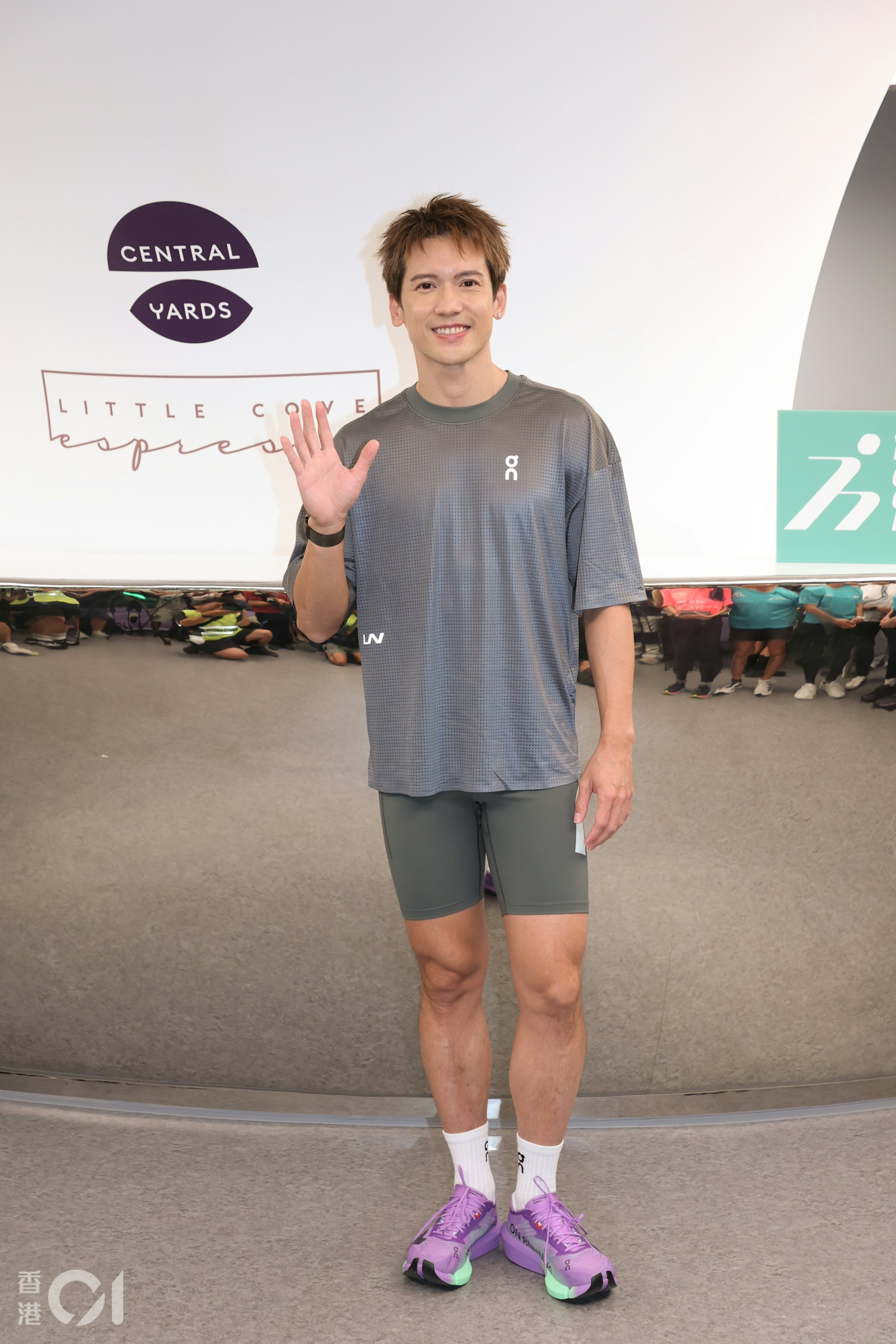 問Kenny當年是否常常都要出手幫Steven,他表示當時沒多想,認為作為隊友是互相補足:「始終嗰時大家係拍檔,我幫佢時,其實都係幫我自己,邊個能力喺邊方面強啲,就邊個去做嗰樣嘢,邊個人照顧人強啲,邊個喺演出能力比較強啲就會去互補,所以冇話邊個一定要take care邊個。」