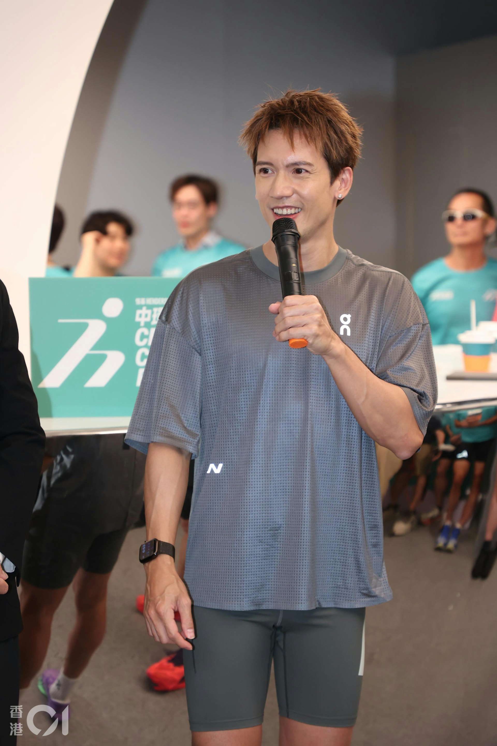 Kenny透露:「最長試過跑25公里,差唔多半馬嘅行程,我想試吓究竟個全馬得唔得……其實真係唔容易,你起碼真係要攞返半年嚟練。可能我之前有練開,打天才波,死頂都十幾至二十公里可能勉強應付到,但係真係全馬拉松嘅時候,真係要好規律嘅行程去鍛鍊。」