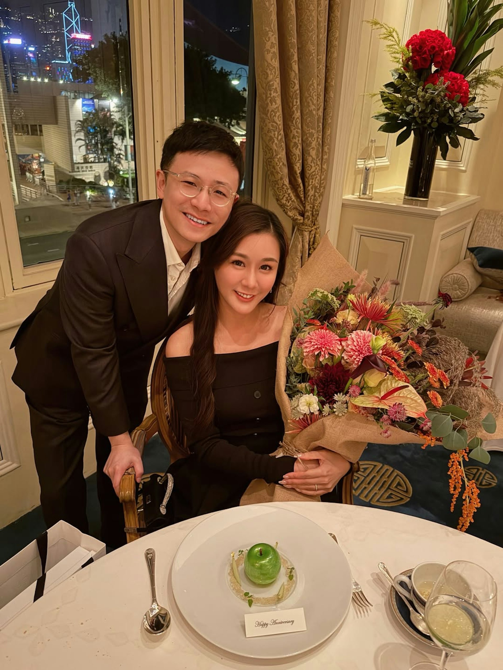陳詩欣與老公慶祝拍拖8周年放閃,返屋企大吵:激少我一陣得唔得 陳詩欣與老公慶祝拍拖8周年放閃,返屋企大吵:激少我一陣得唔得