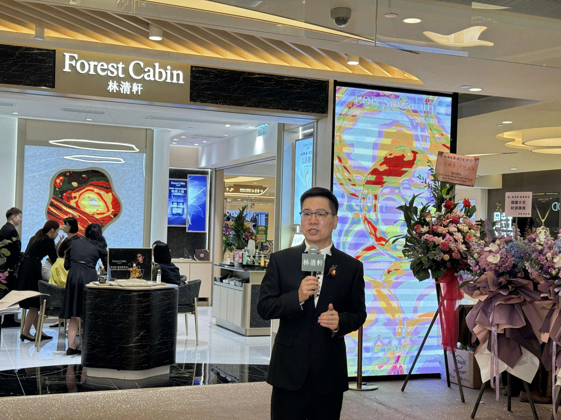 孫來春料未來27至30間店舖每年直營業務可錄得1至2億元人民幣經營業績。