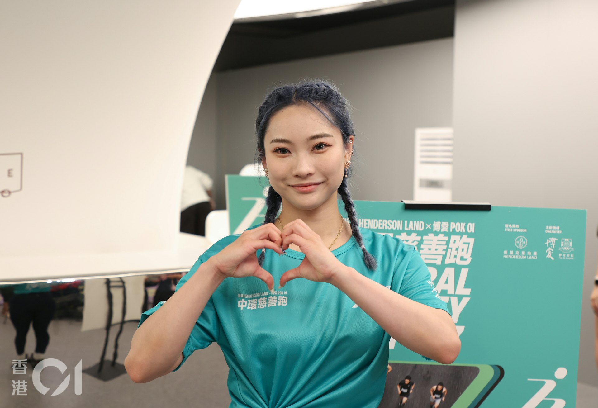 問到是否將亞運贏得的獎金都用作應援,她笑說:「我又唔想全部拎晒嚟應援嘅,因為辛苦錢嚟㗎嘛,冇理由洗晒落男人度,哈哈!未完全諗,希望儲住先,同埋同媽咪去旅行。」