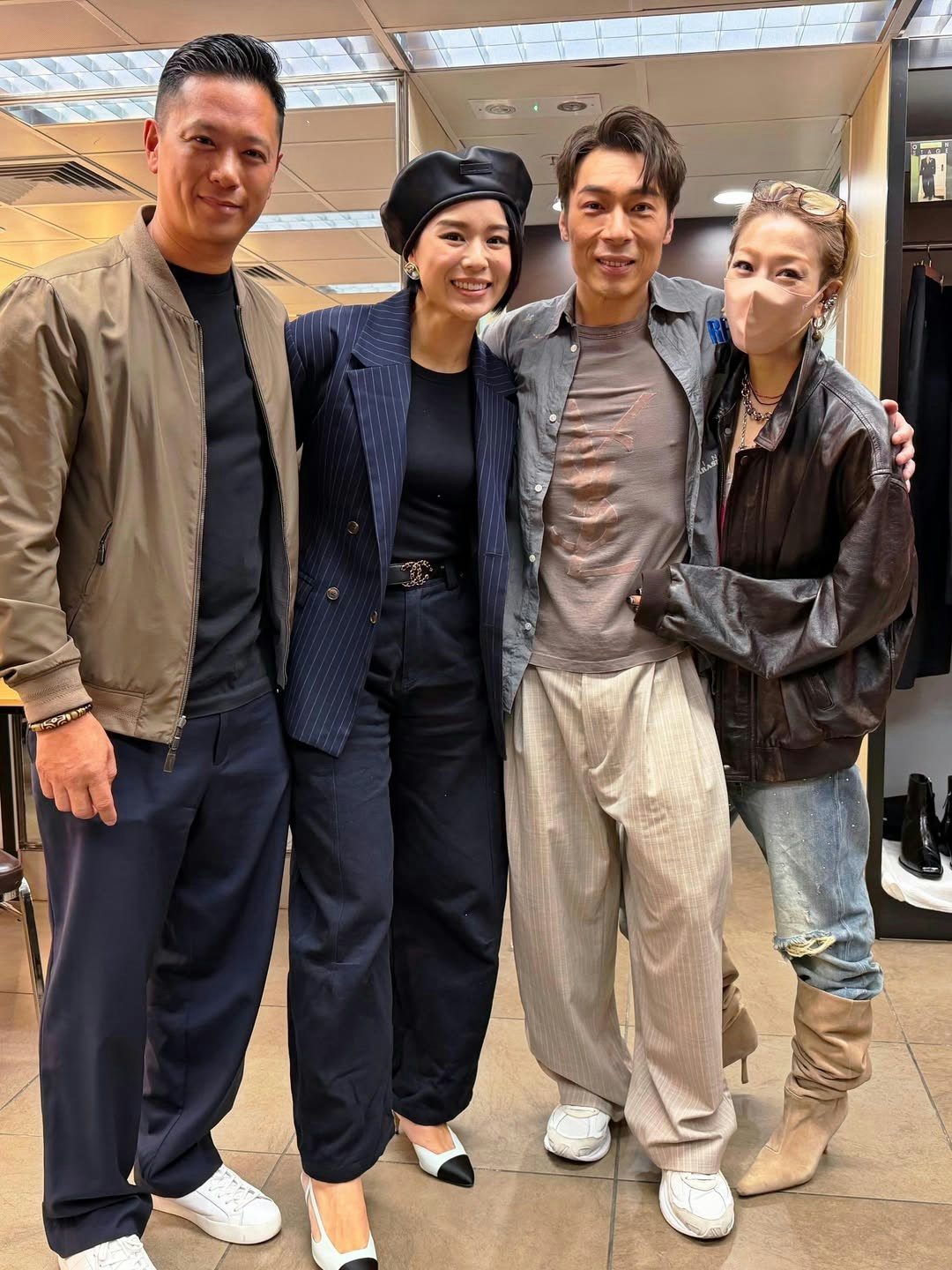 胡杏兒與丈夫李乘德(Philip)探班許志安後台。(IG@myoliemyolie)