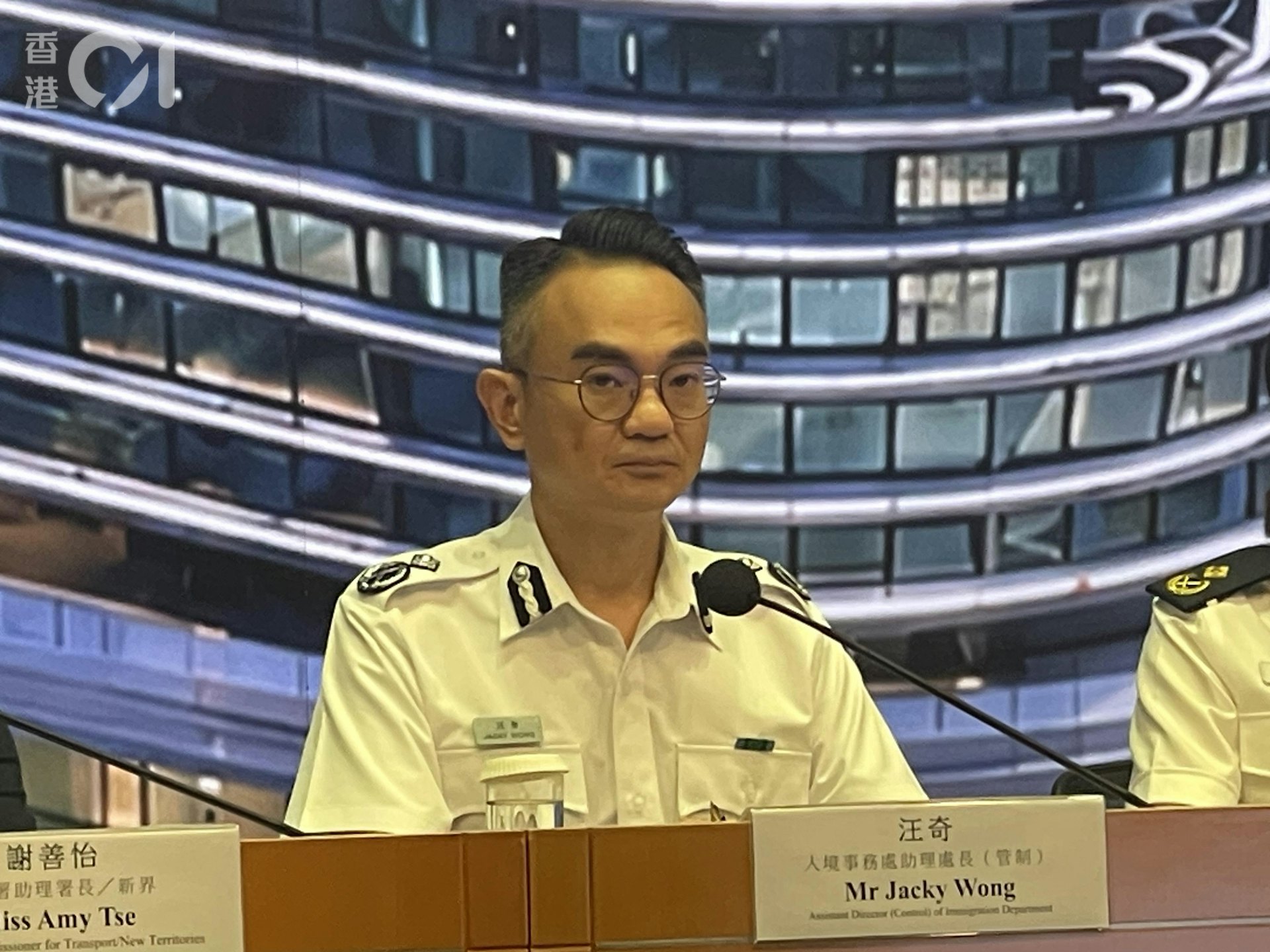 入境處助理署長(管制)汪奇。
