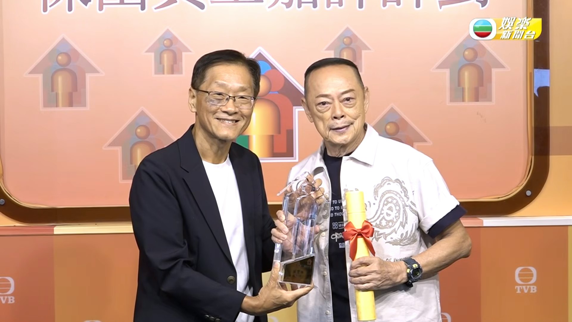 羅樂林榮獲「傑出員工」殊榮。(TVB)