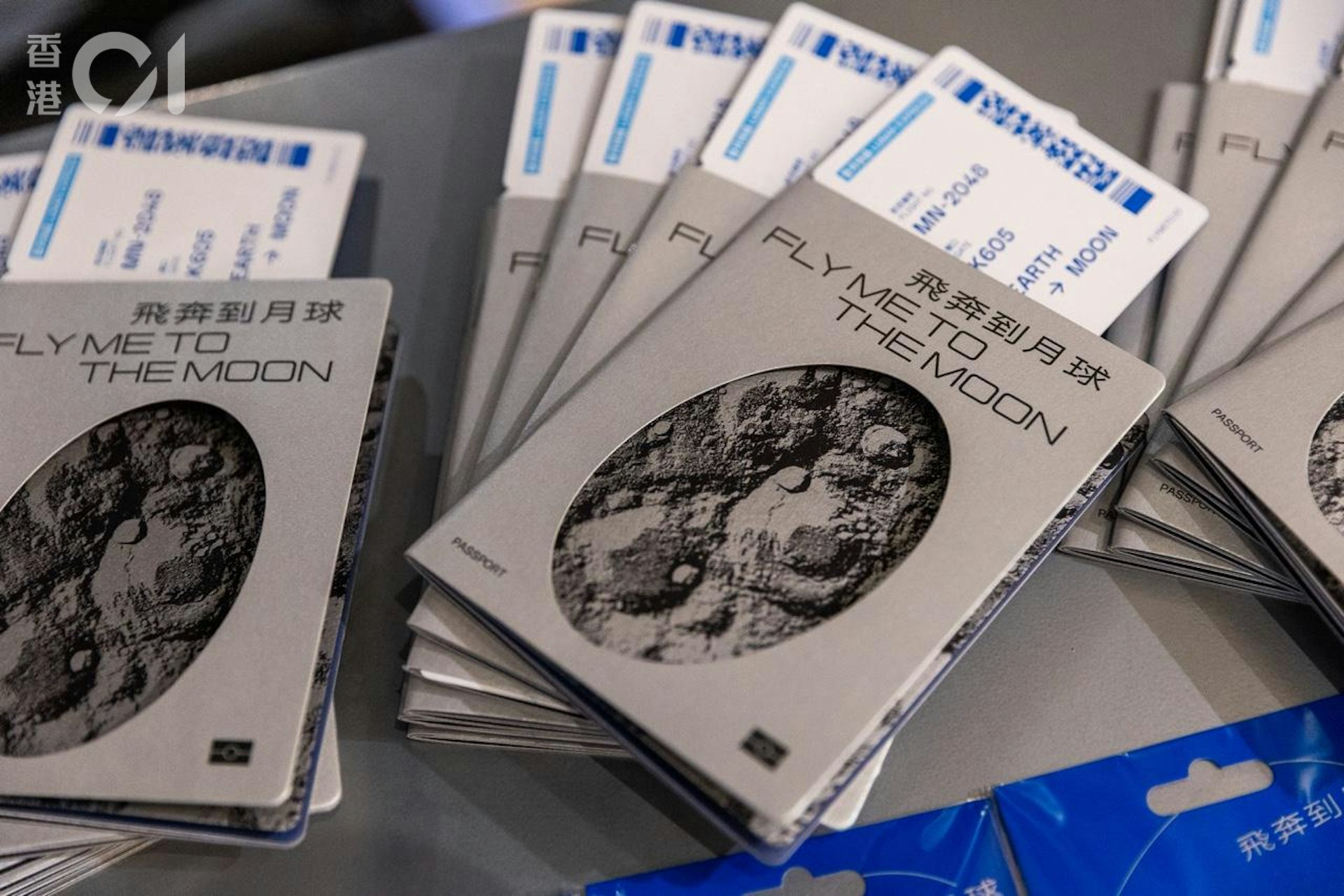 入場觀眾將收到一份登錄月球的護照以及登機證,只要回答有關航天問題,就能獲得小貼紙。