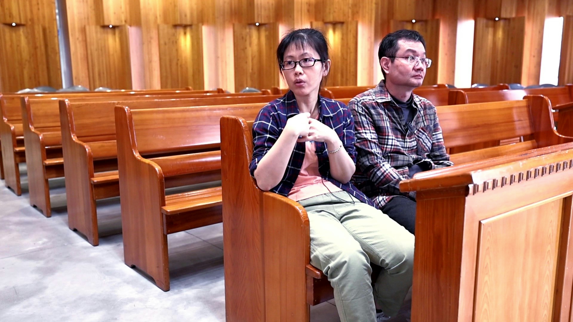 雖然日子過得苦,其其仍竭力笑著面對,訪談期間盡是從容。