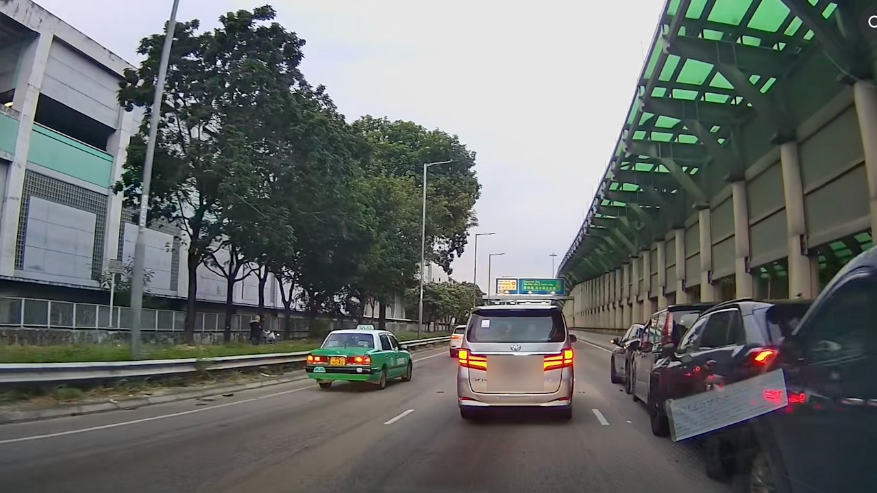屯門公路接連車禍 兆康站對開4車串燒釀5傷 往元朗車龍逾10公里