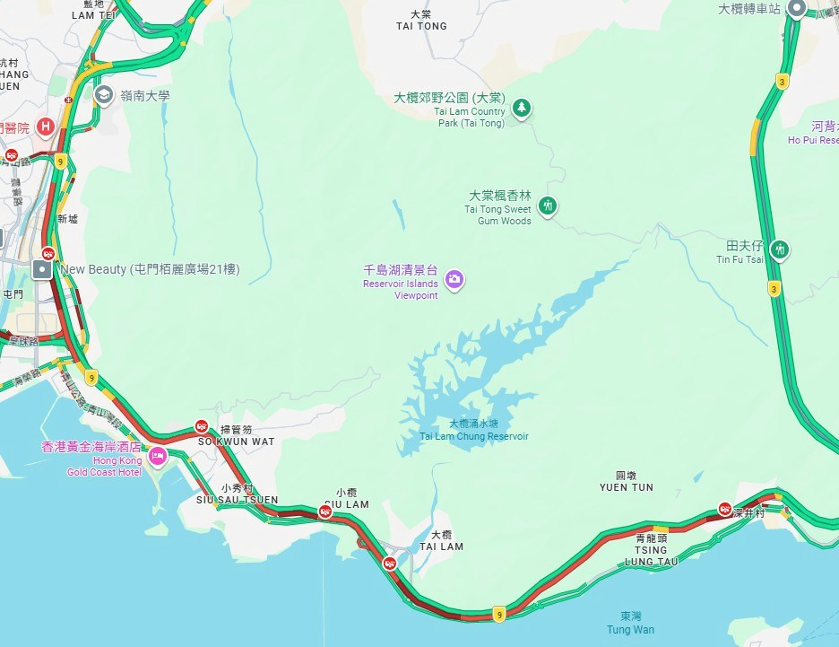 屯門公路傍晚接連發生多宗車禍,往元朗方向車龍一度長逾10公里,龍尾到深井村對開。(Google Maps截圖)