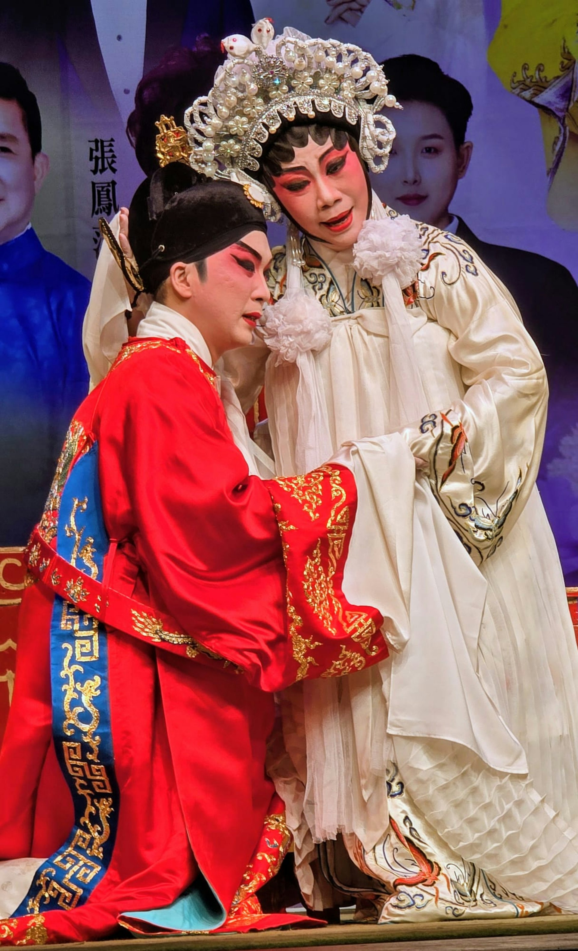曾慧先與徒弟司馬祥拍檔演出祥哥名劇《仕林祭塔》。