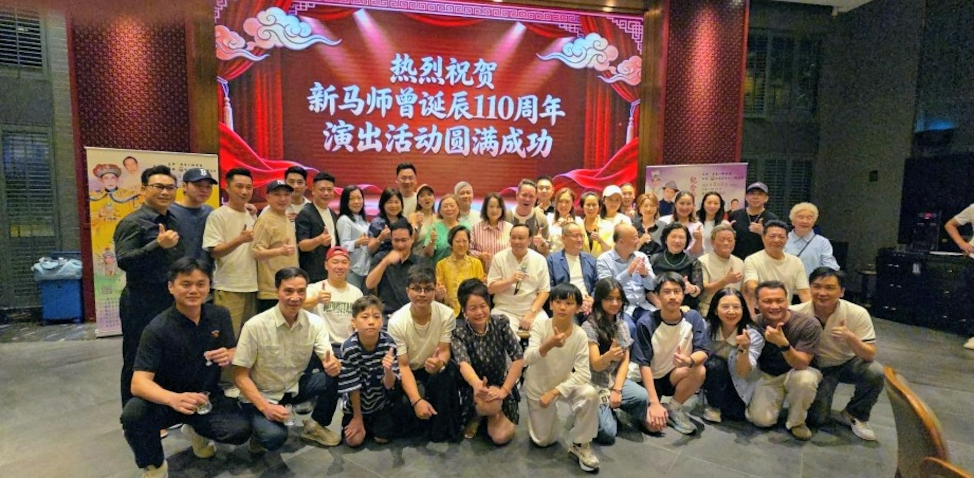 早前《紀念新馬師曾誕辰110周年好友演唱會》在廣州完成演出,一眾祥哥徒弟徒孫與翠玉合照留念。