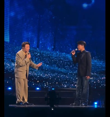 許志安李克勤合唱《從你祝福中離開》、《深深深》。(Threads)