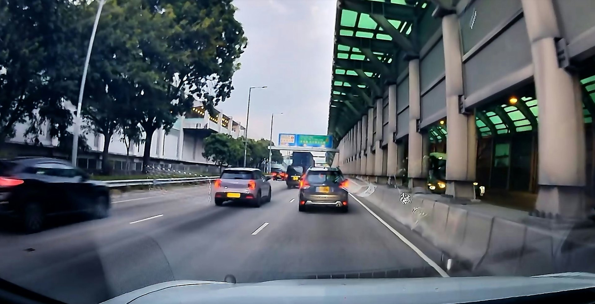 對方隨後開車。
