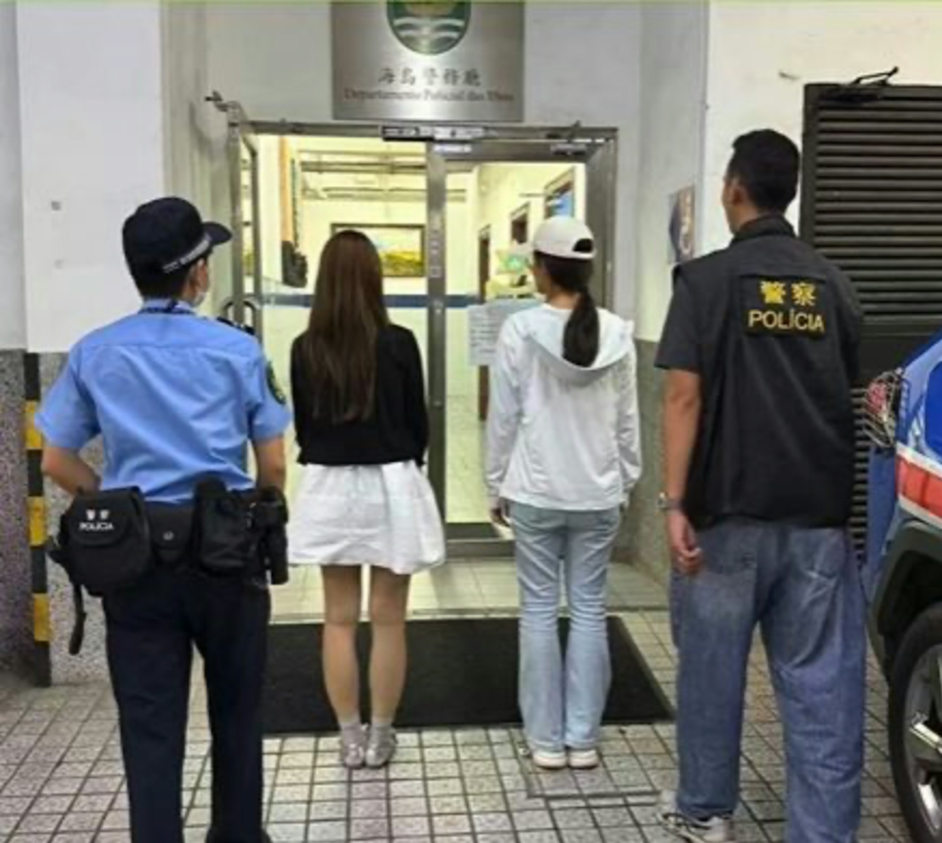 內地女學生赴澳僱旅拍時薪4百被捕,澳門擬修法規範景點拍攝 內地女學生赴澳僱旅拍時薪4百被捕,澳門擬修法規範景點拍攝