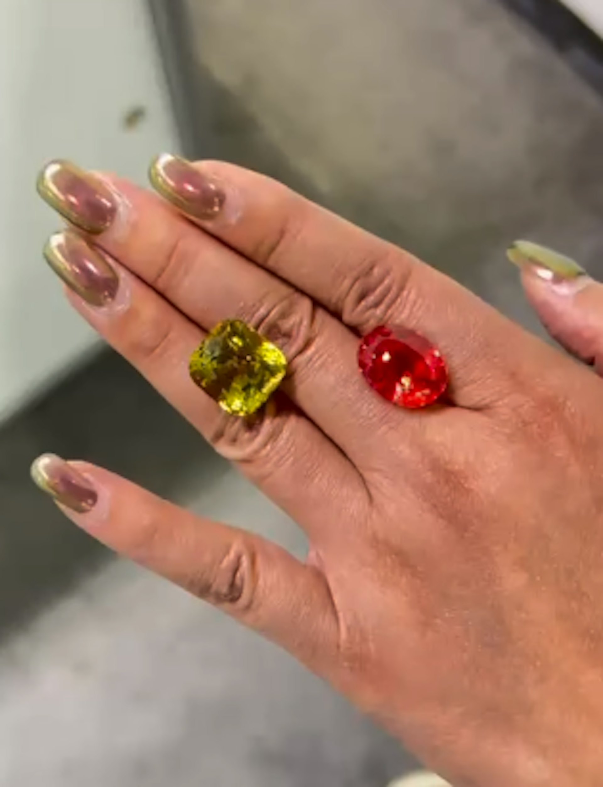 經常在社交平台大曬珠寶。(IG@karen.suen)