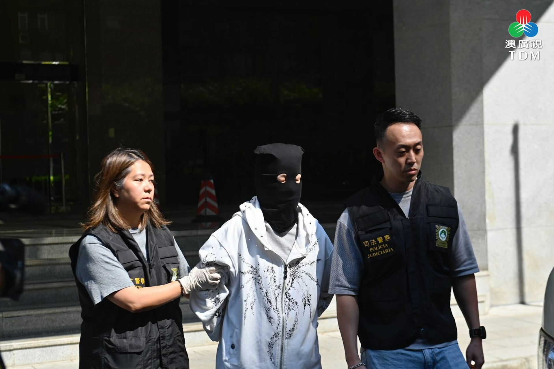 澳門路環夫婦因家用款項爆發衝突,妻子持刀反擊致丈夫離世 澳門路環夫婦因家用款項爆發衝突,妻子持刀反擊致丈夫離世