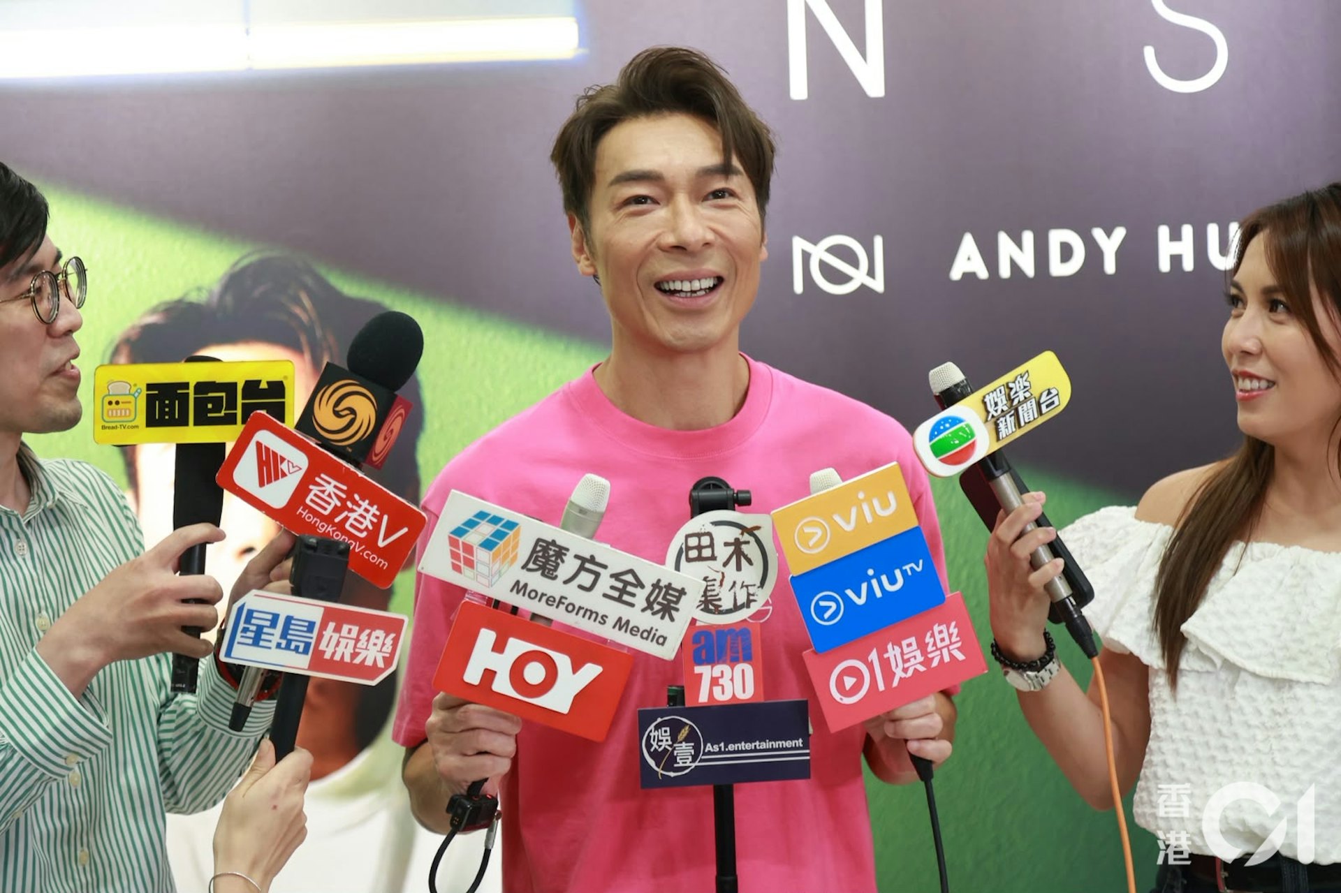 有記者要求安仔試唱「凍辣蟹」,他怕變咗粗口冇唱到,但就再三表示好正!