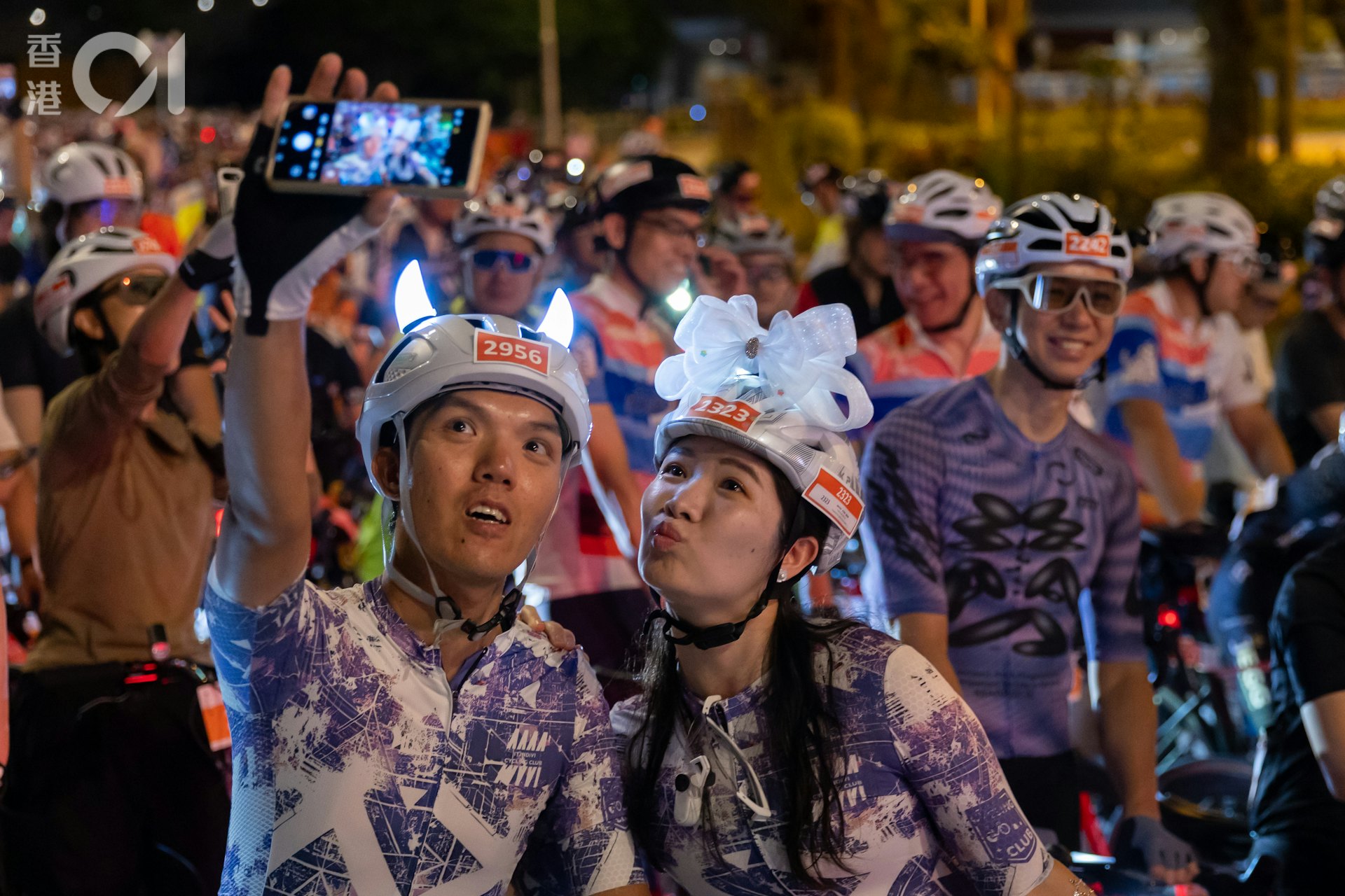 香港單車節今日(11日)舉行,清晨五點多,56公里組別率先起步。