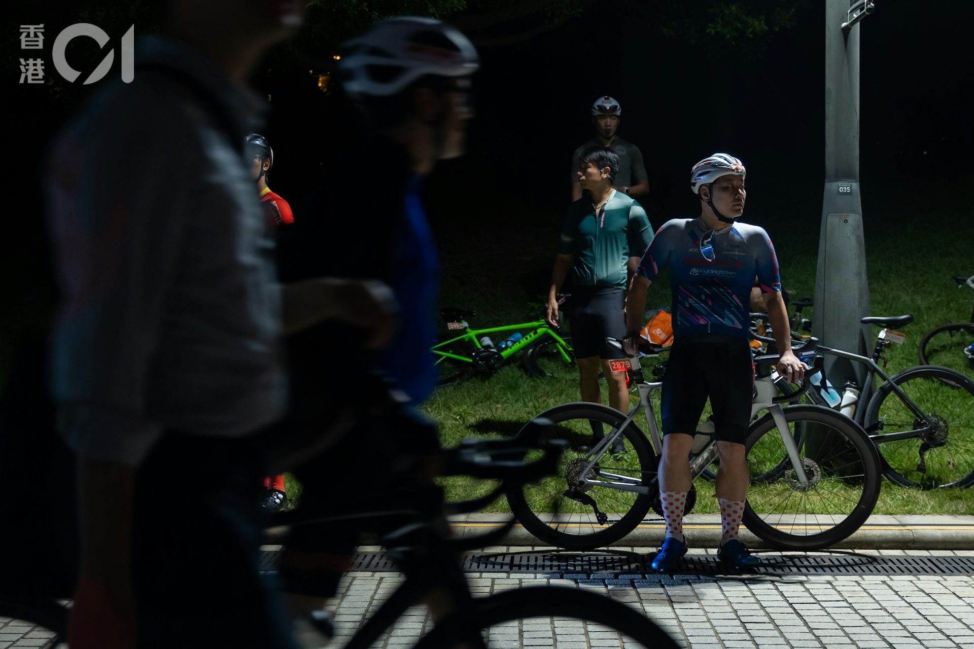 香港單車節今日(11日)舉行,清晨五點多,56公里組別率先起步。