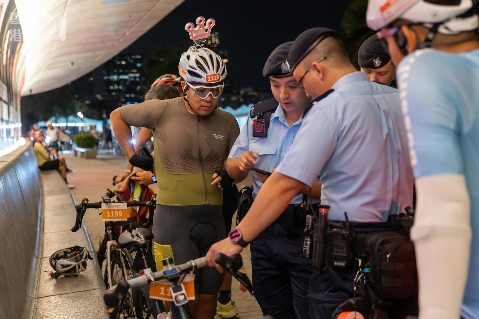 香港單車節今日(11日)舉行,清晨五點多,56公里組別率先起步。